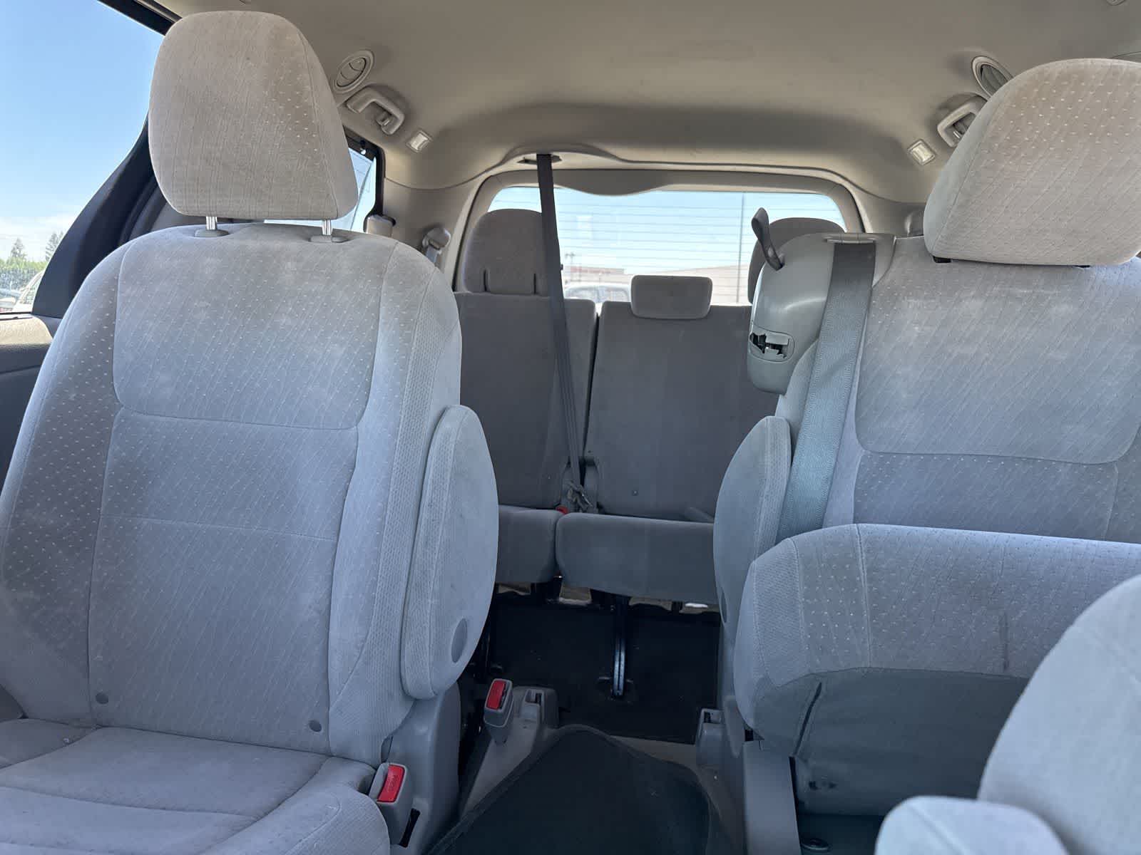 Thumbnail: 2015 Toyota Sienna - 18