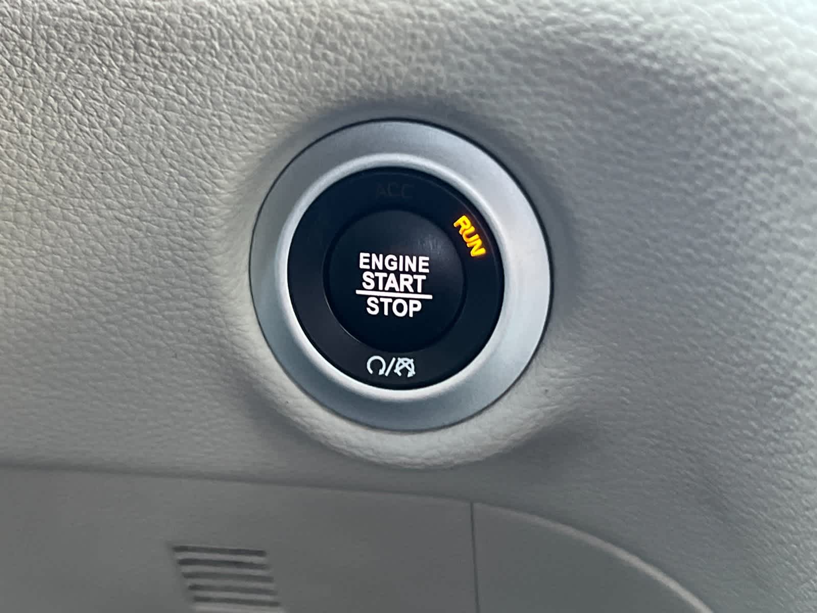 Thumbnail: 2023 Chrysler Pacifica - 24