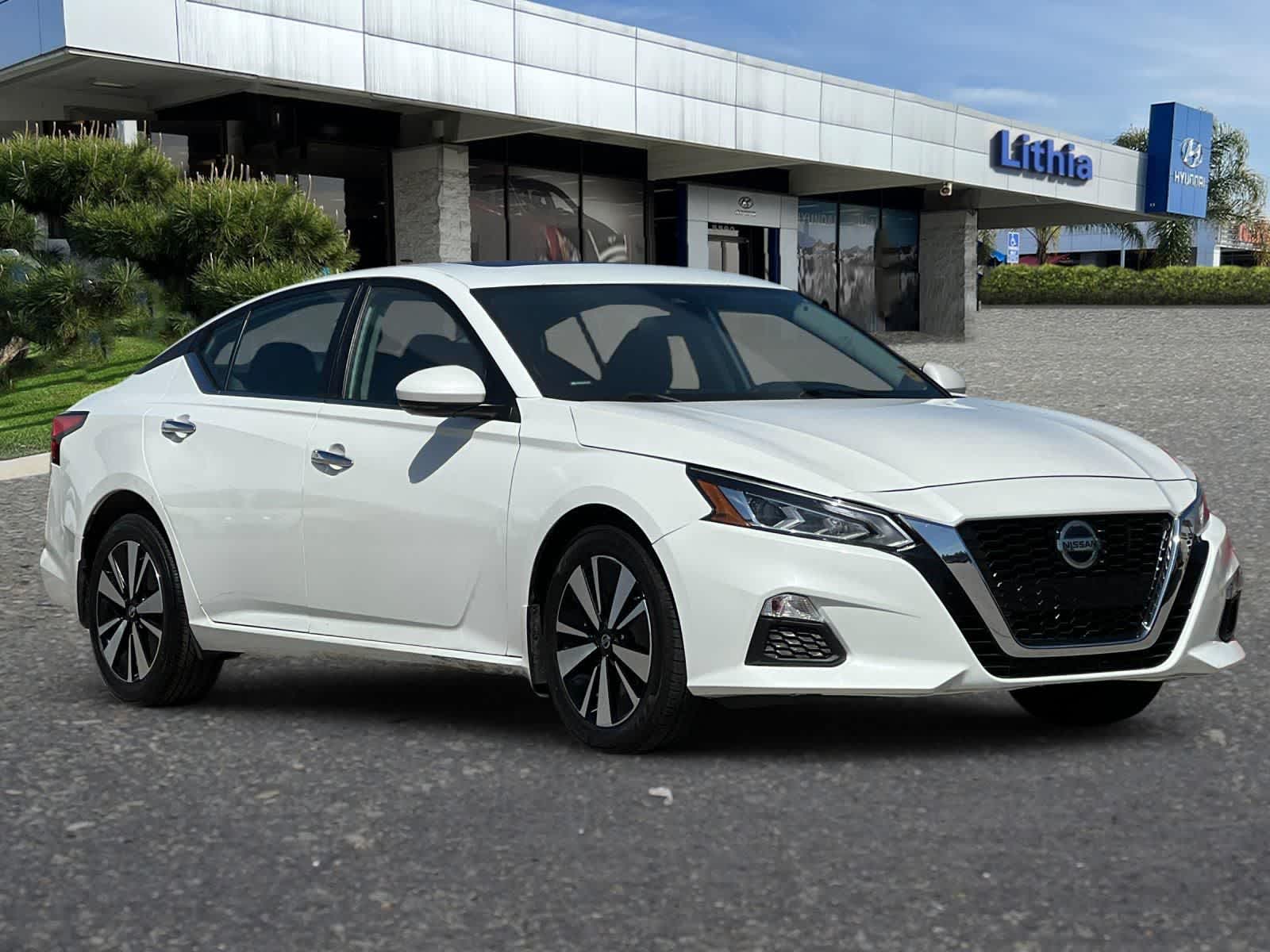 Thumbnail: 2022 Nissan Altima - 10