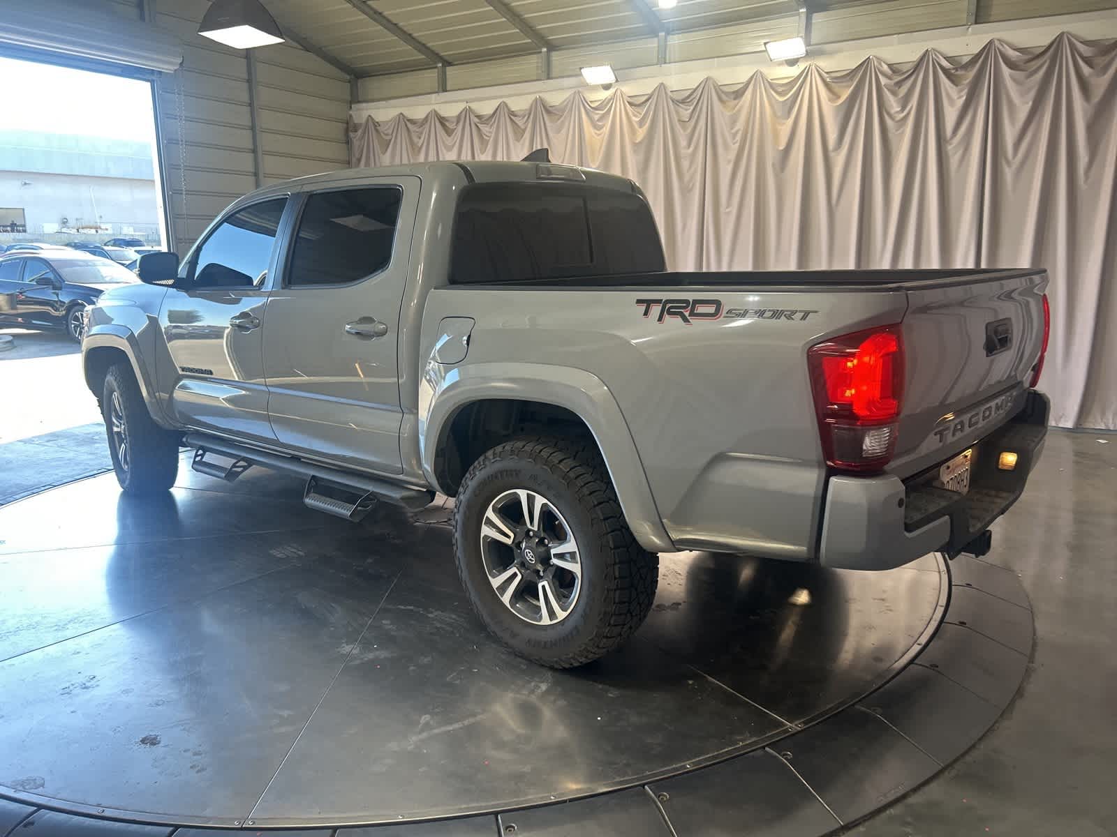 Thumbnail: 2019 Toyota Tacoma - 16