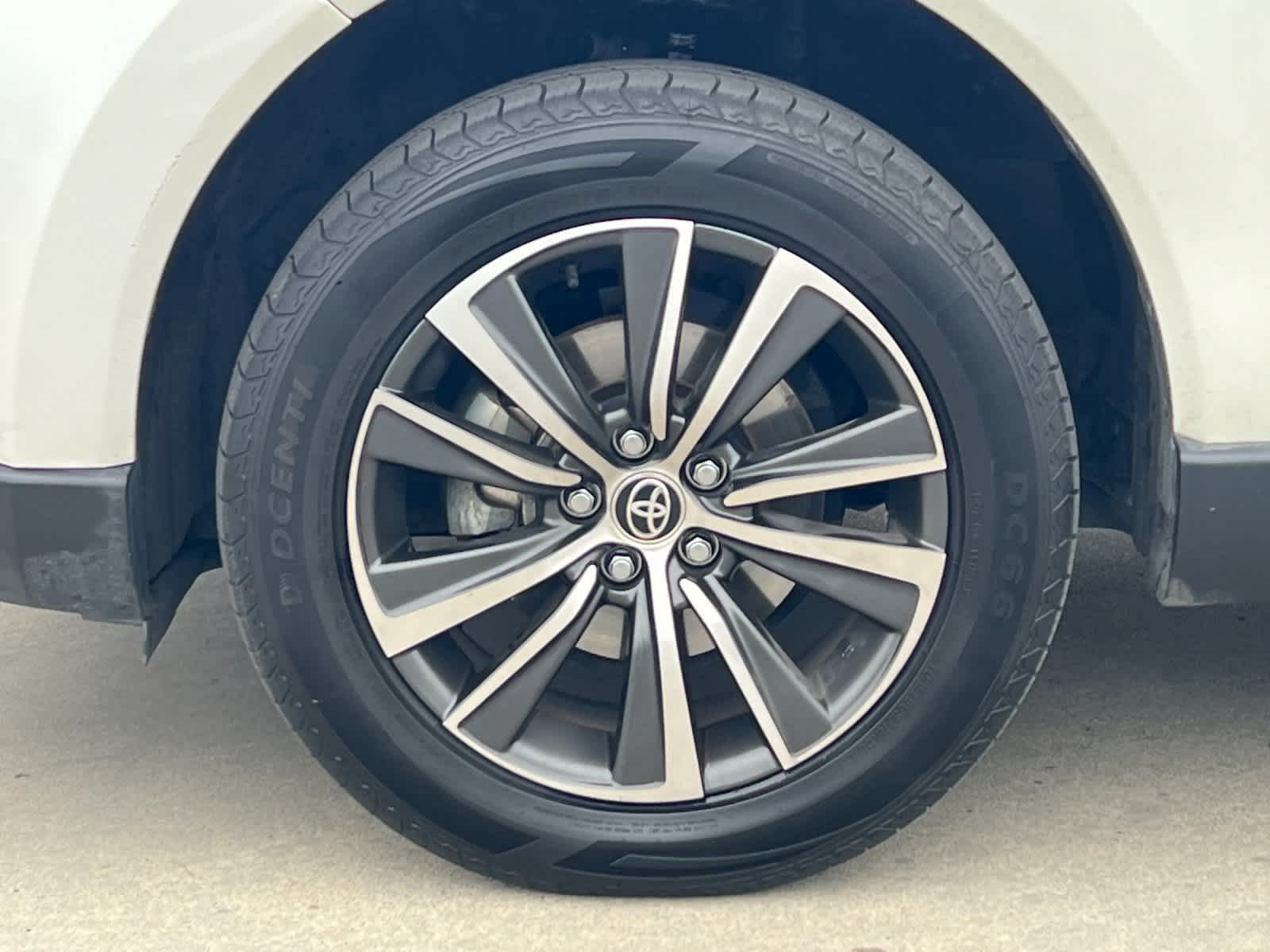 Thumbnail: 2022 Toyota Venza - 26