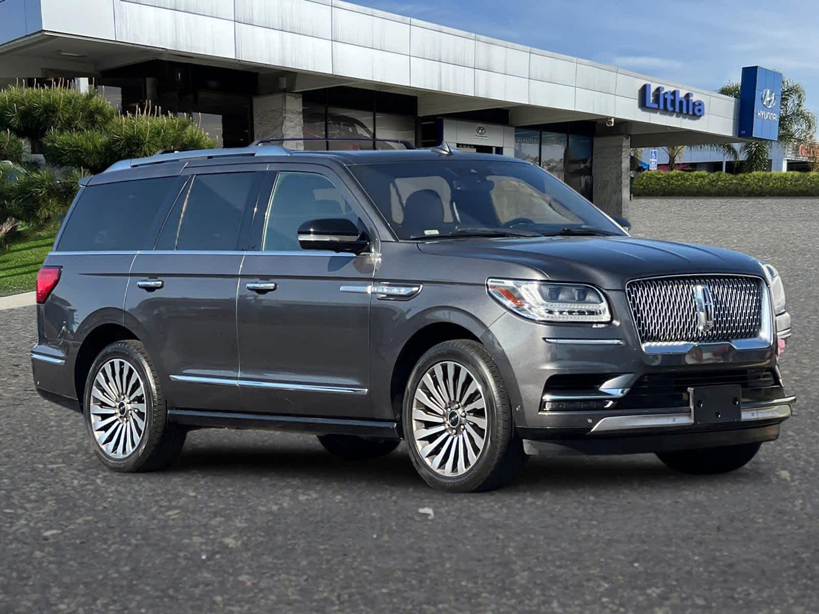 Thumbnail: 2018 Lincoln Navigator - 9