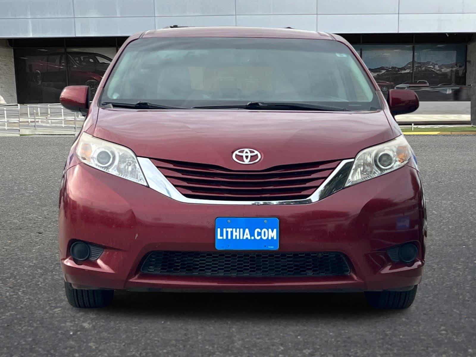 Thumbnail: 2017 Toyota Sienna - 11