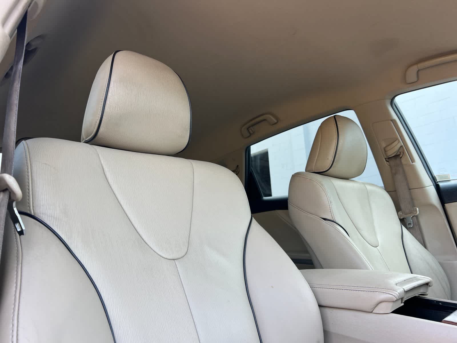 Thumbnail: 2011 Toyota Venza - 18