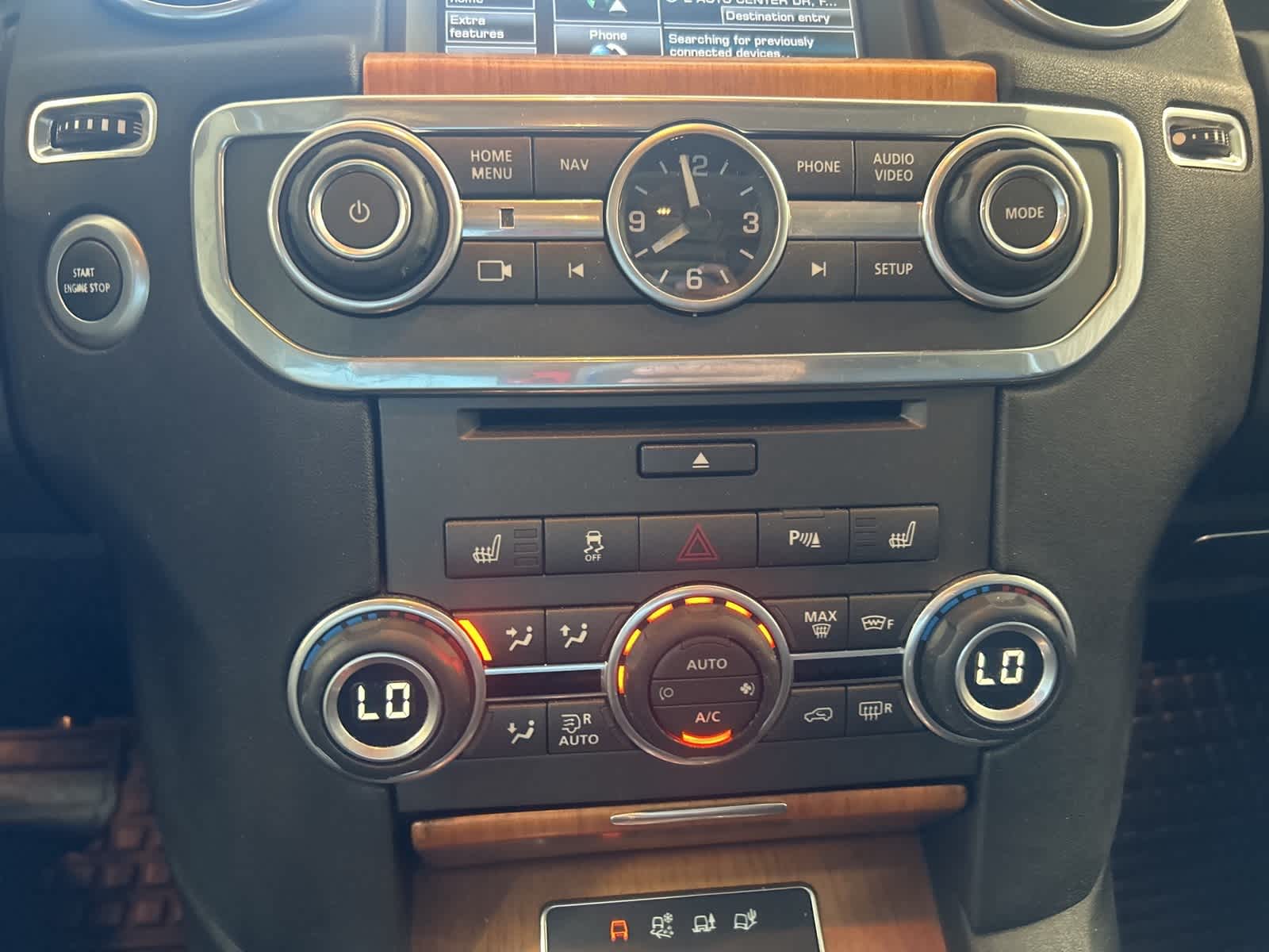 Thumbnail: 2015 Land Rover LR4 - 28