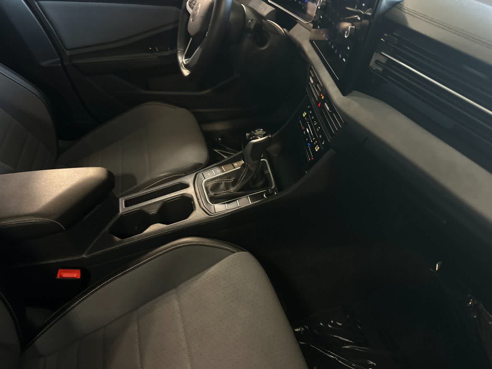 Thumbnail: 2025 Volkswagen Jetta - 16