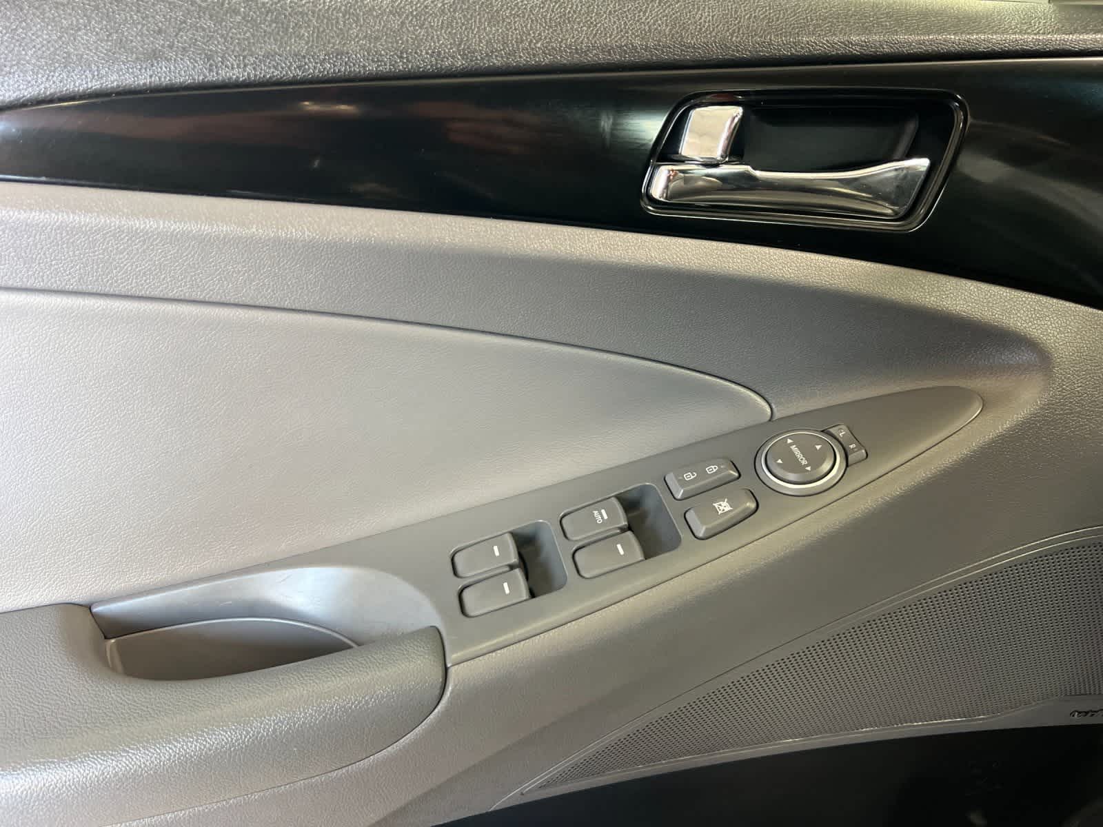 Thumbnail: 2014 Hyundai Sonata - 12
