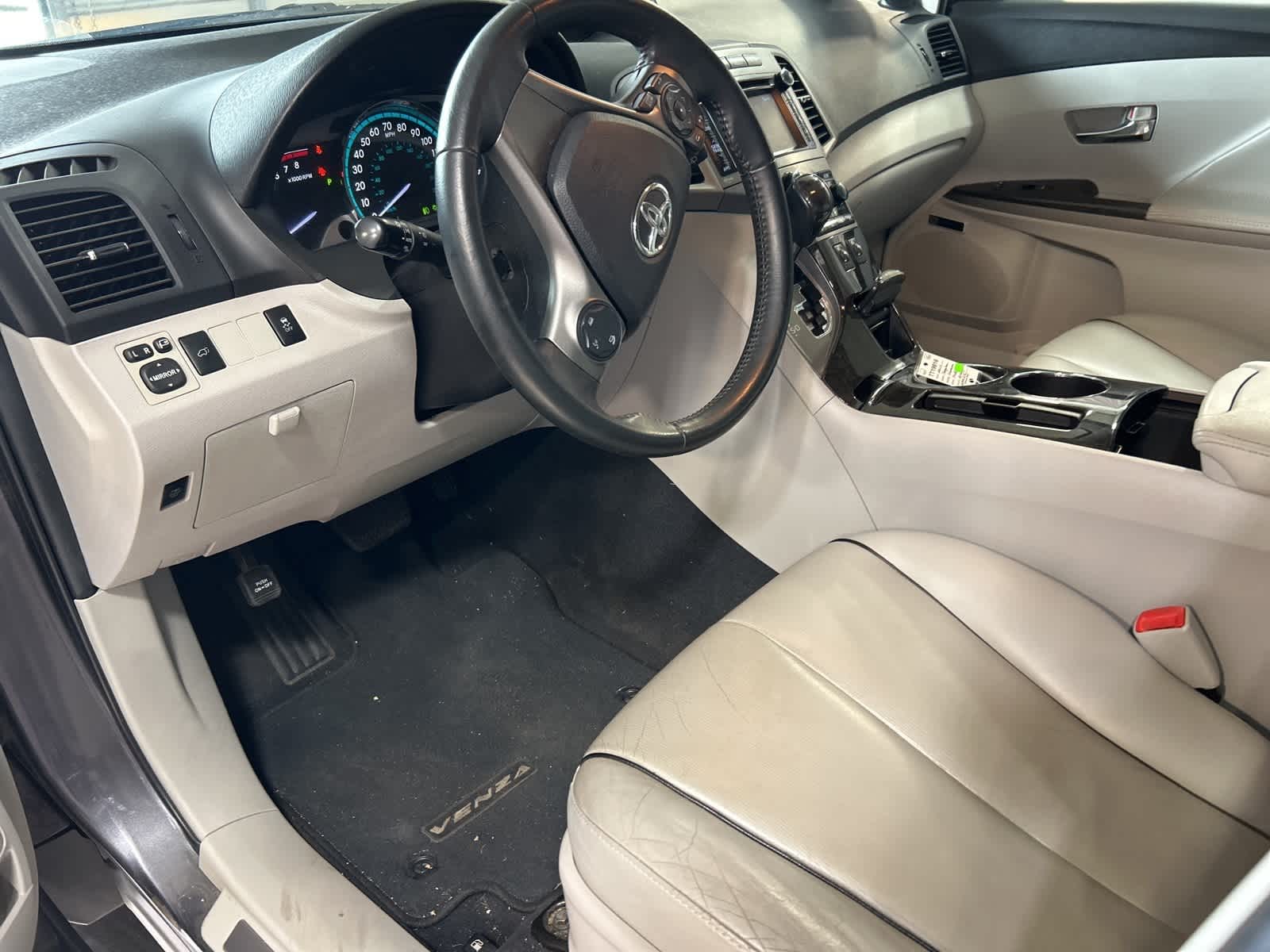 Thumbnail: 2014 Toyota Venza - 23
