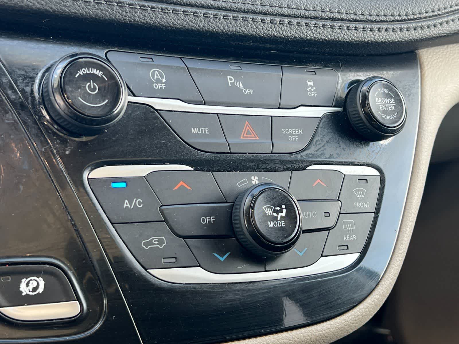 Thumbnail: 2020 Chrysler Pacifica - 22