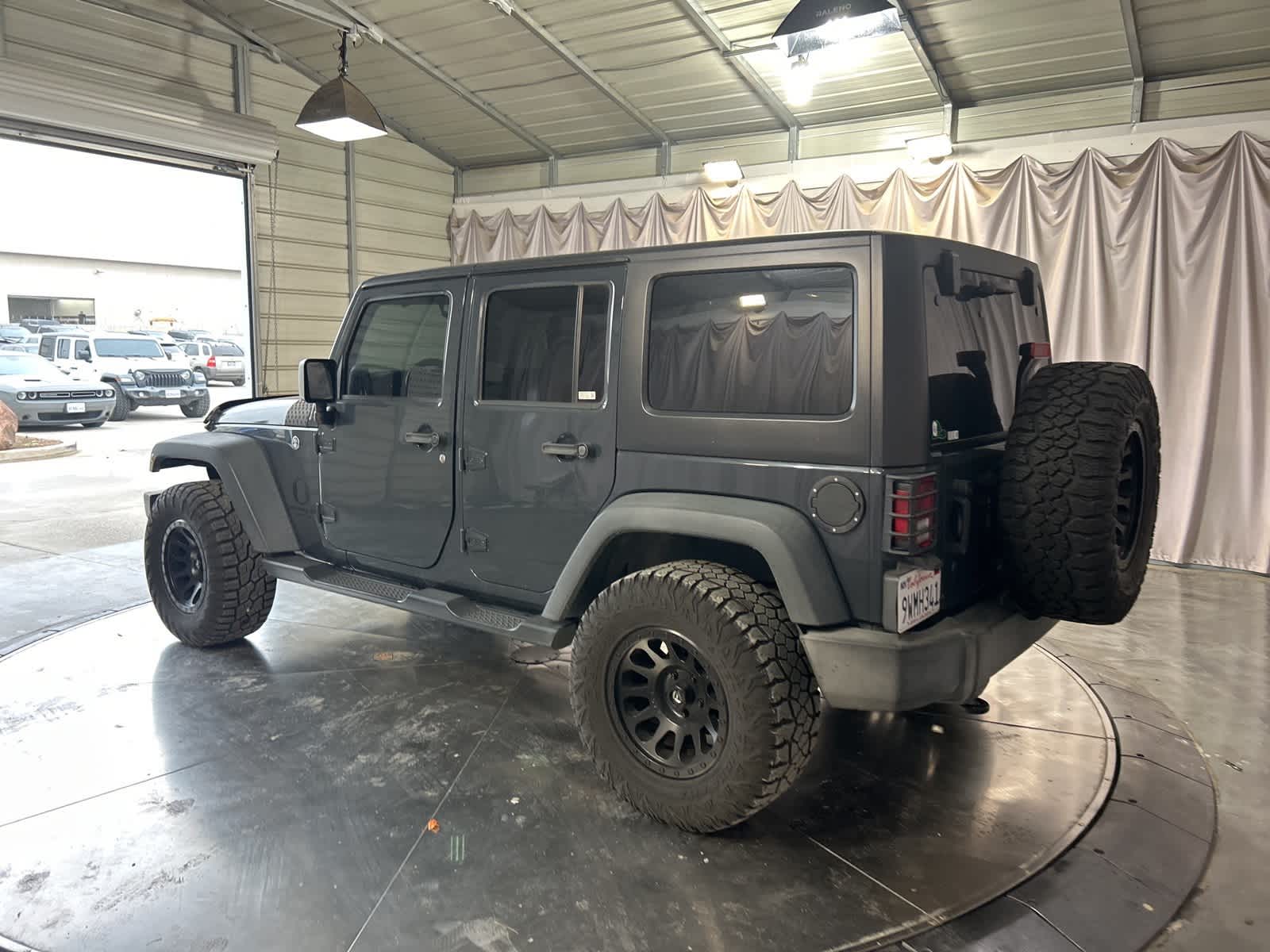 Thumbnail: 2016 Jeep Wrangler - 13