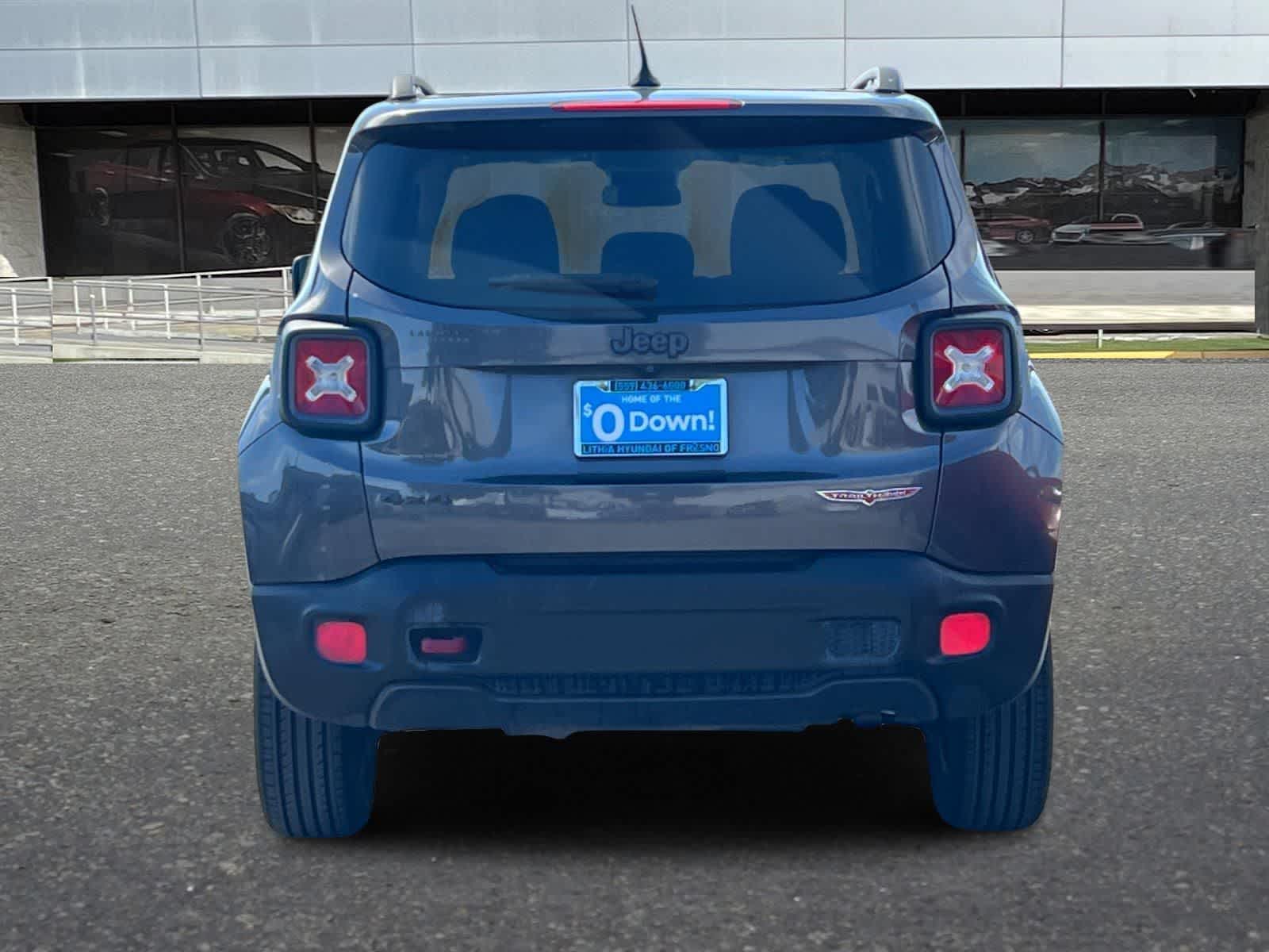 Thumbnail: 2016 Jeep Renegade - 8