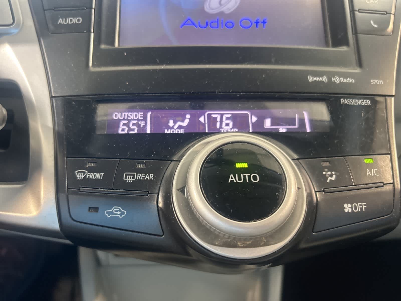 Thumbnail: 2012 Toyota Prius v - 30