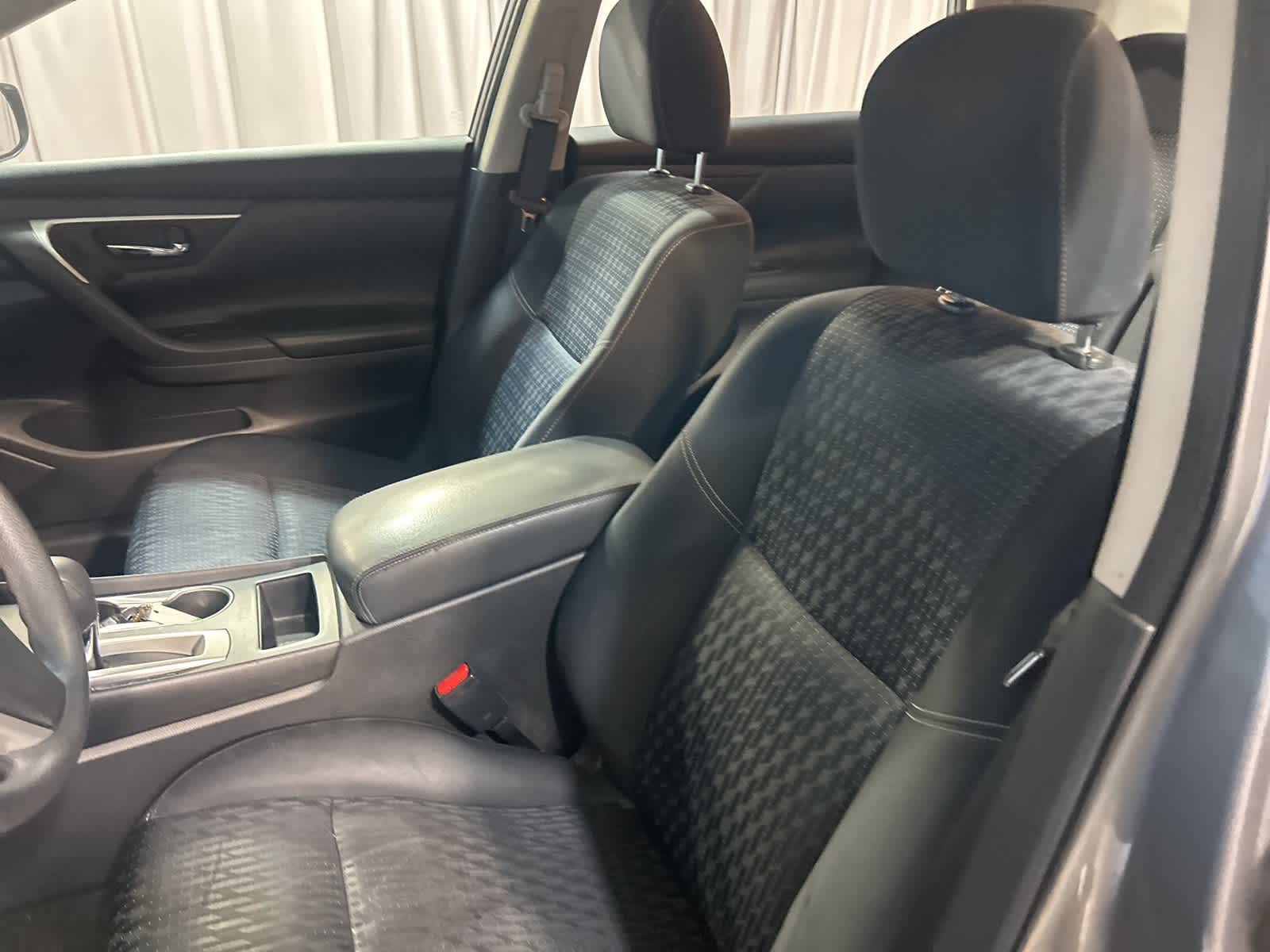 Thumbnail: 2016 Nissan Altima - 25