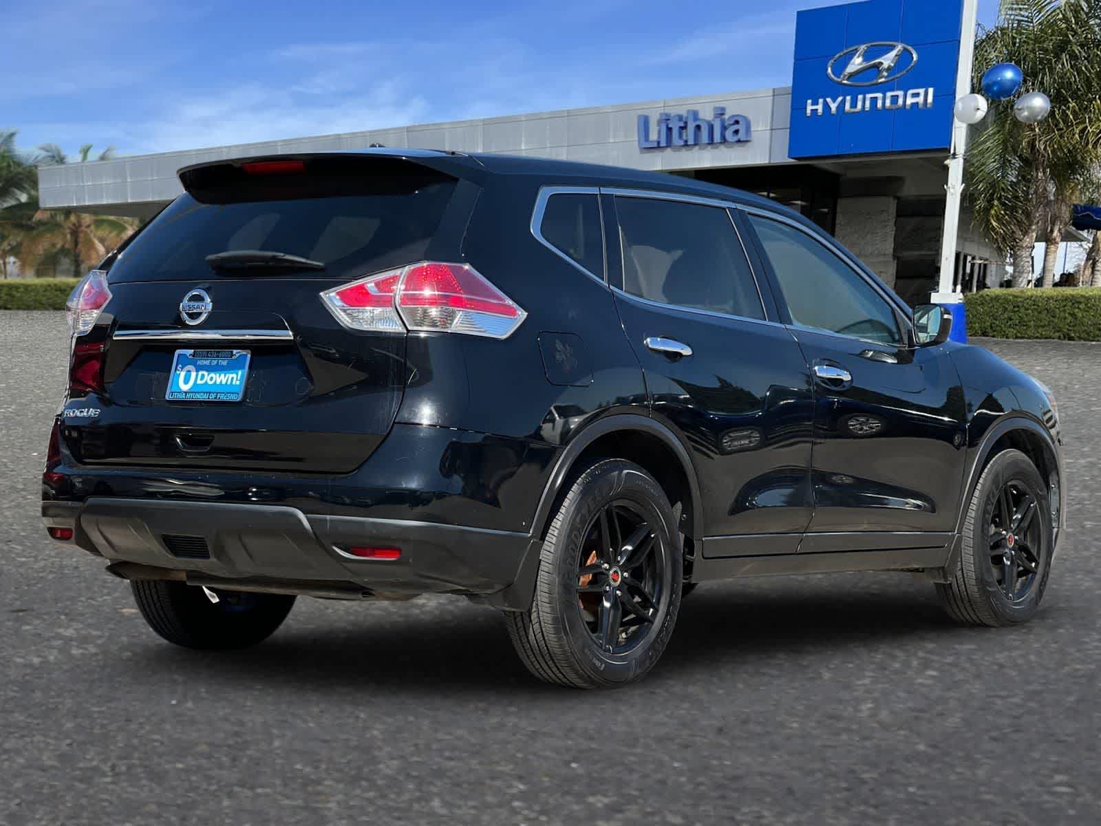 2015 Nissan Rogue S photo 2