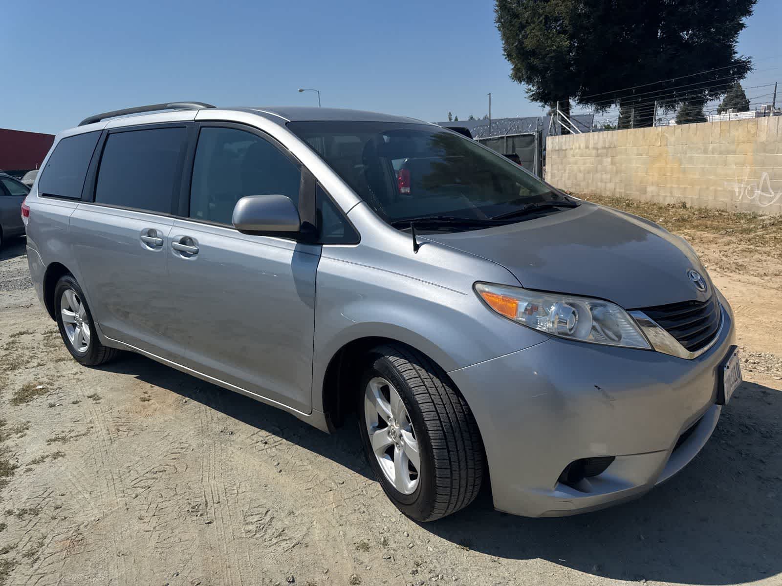 Thumbnail: 2012 Toyota Sienna - 3