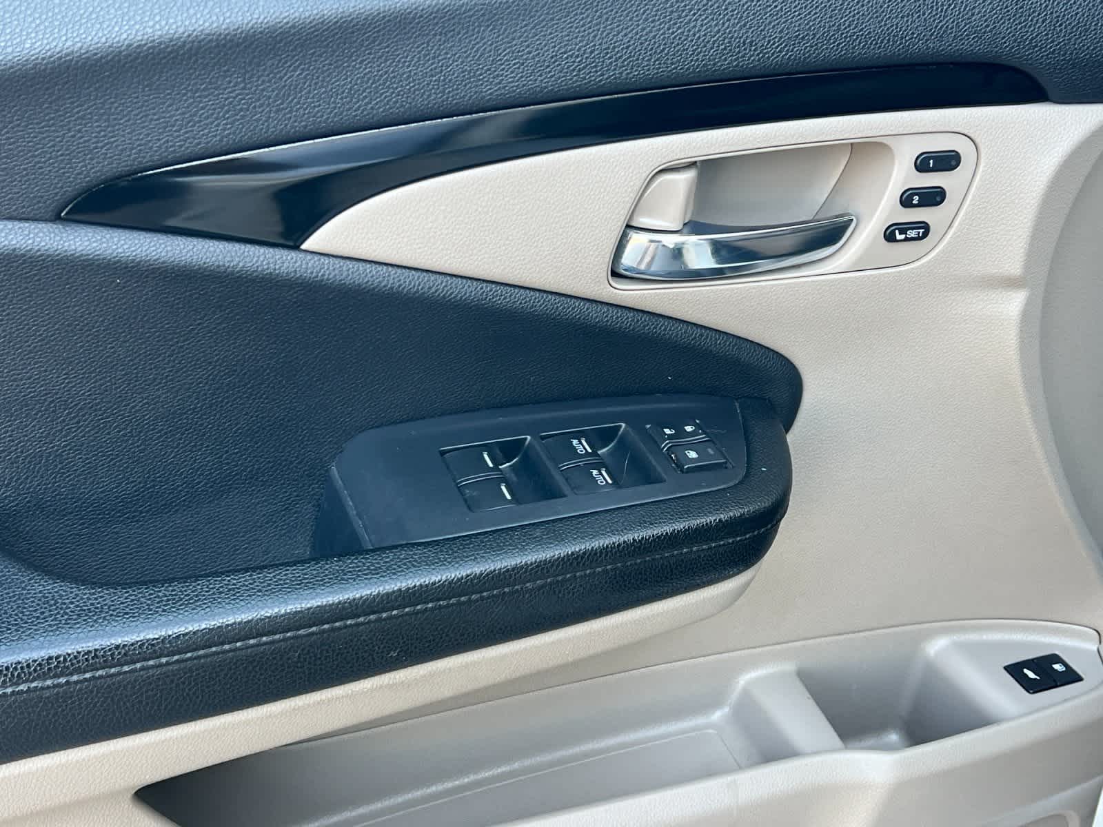 Thumbnail: 2016 Honda Pilot - 12