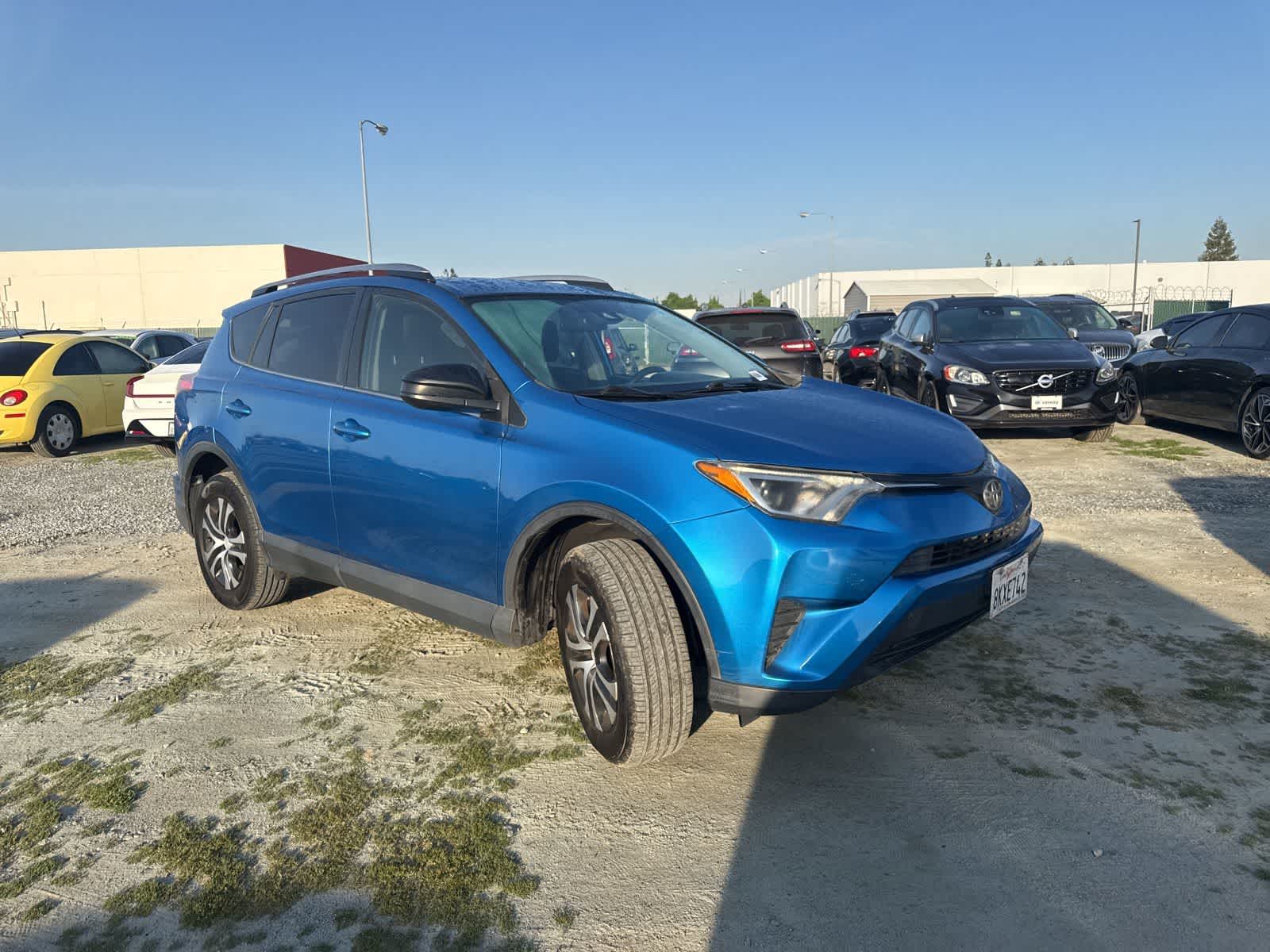 Thumbnail: 2017 Toyota RAV4 - 3