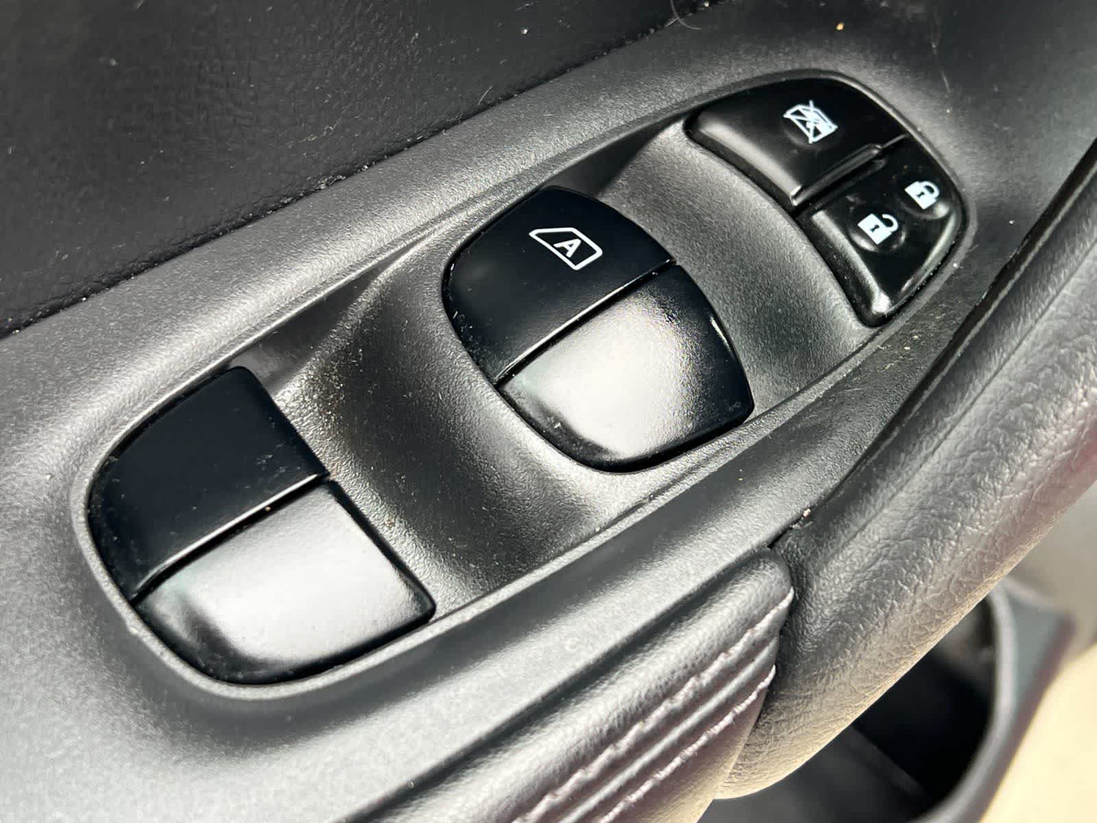 Thumbnail: 2017 Nissan Rogue - 14