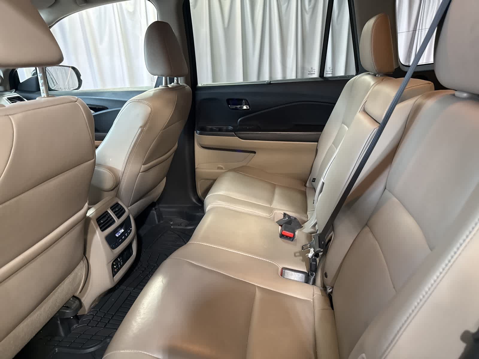 Thumbnail: 2016 Honda Pilot - 11