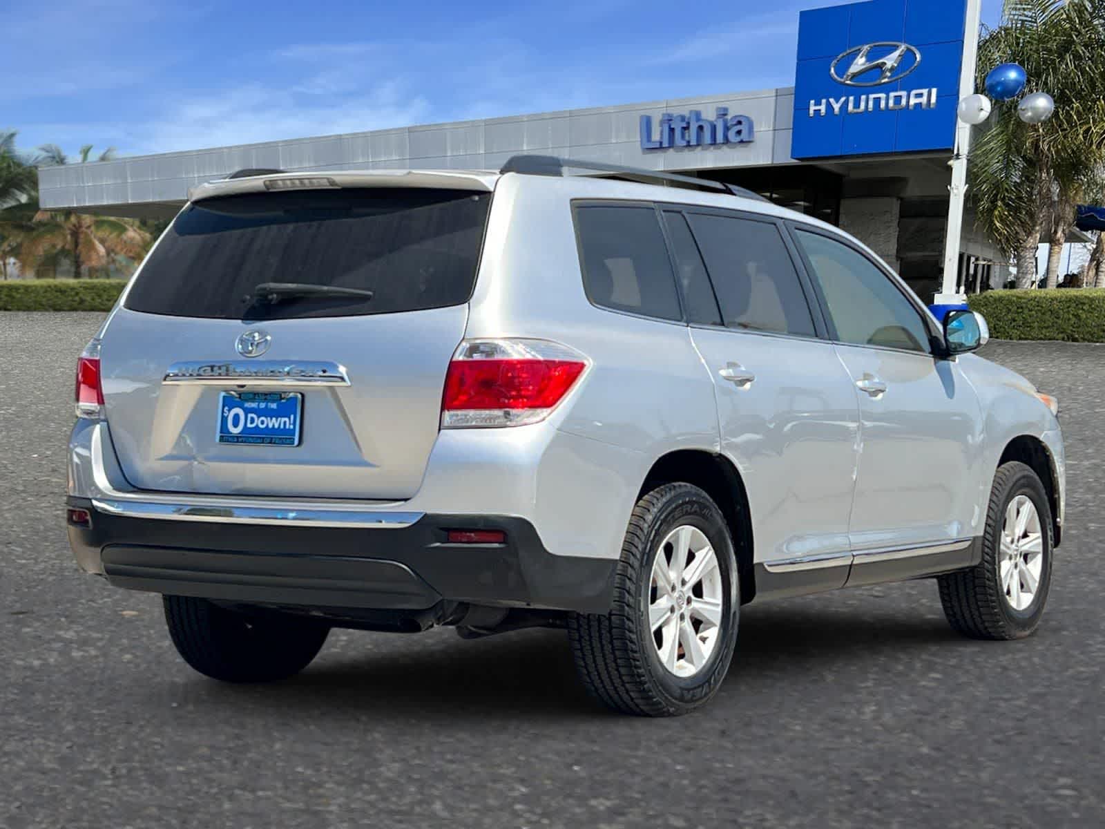 Thumbnail: 2013 Toyota Highlander - 3