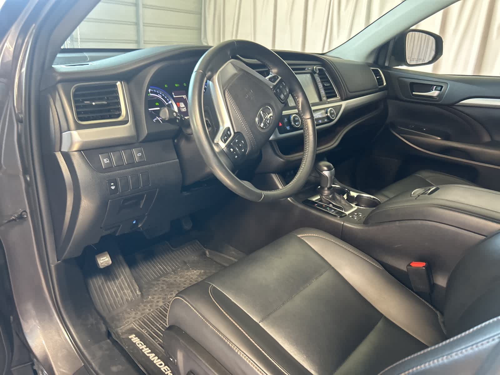 Thumbnail: 2019 Toyota Highlander - 26