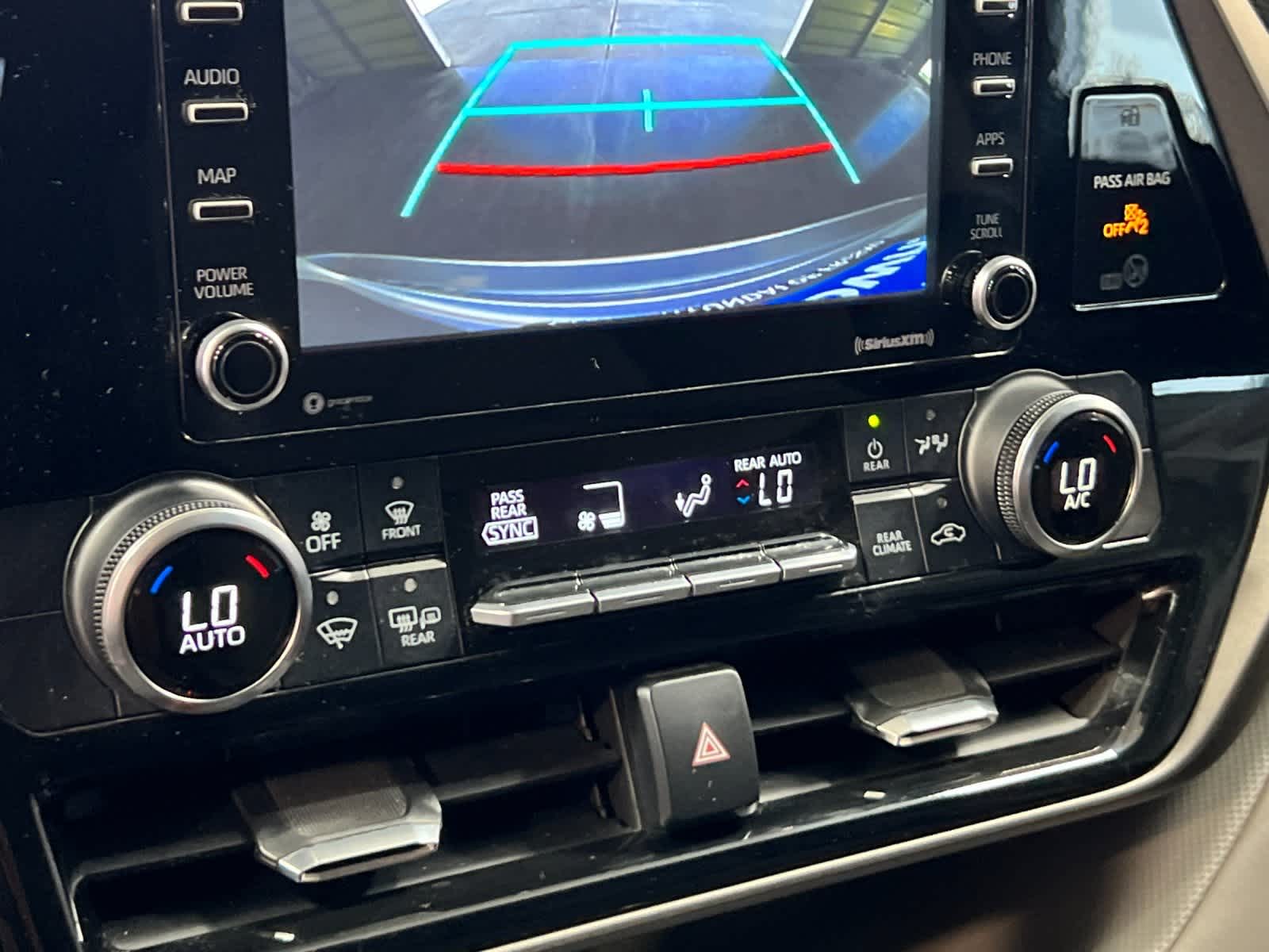 Thumbnail: 2022 Toyota Highlander - 21