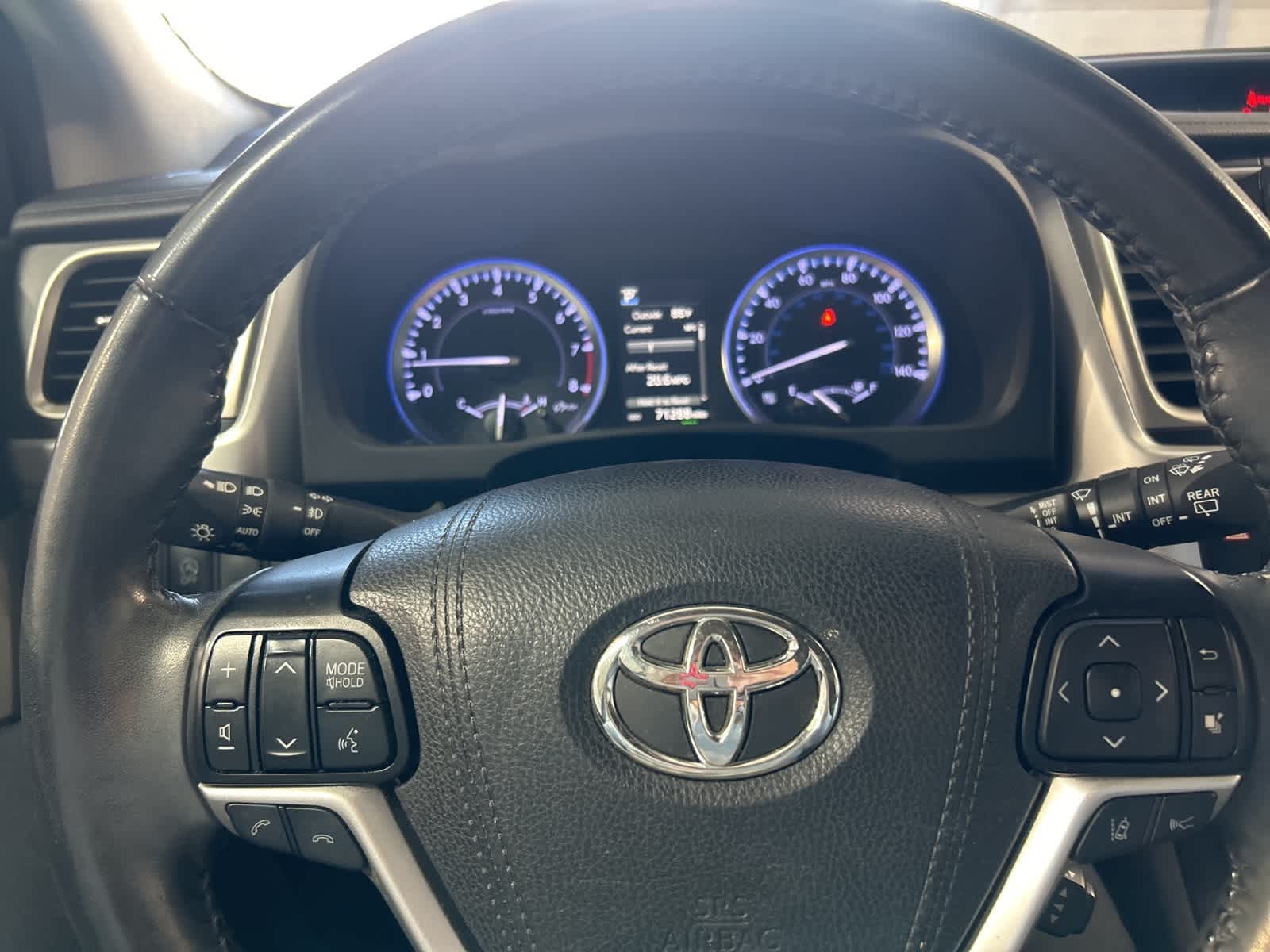 Thumbnail: 2019 Toyota Highlander - 29