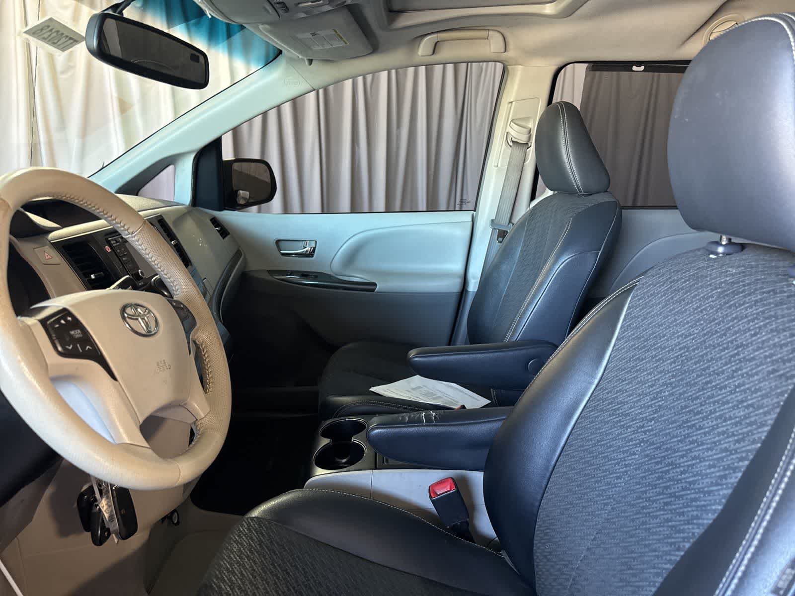 Thumbnail: 2014 Toyota Sienna - 20
