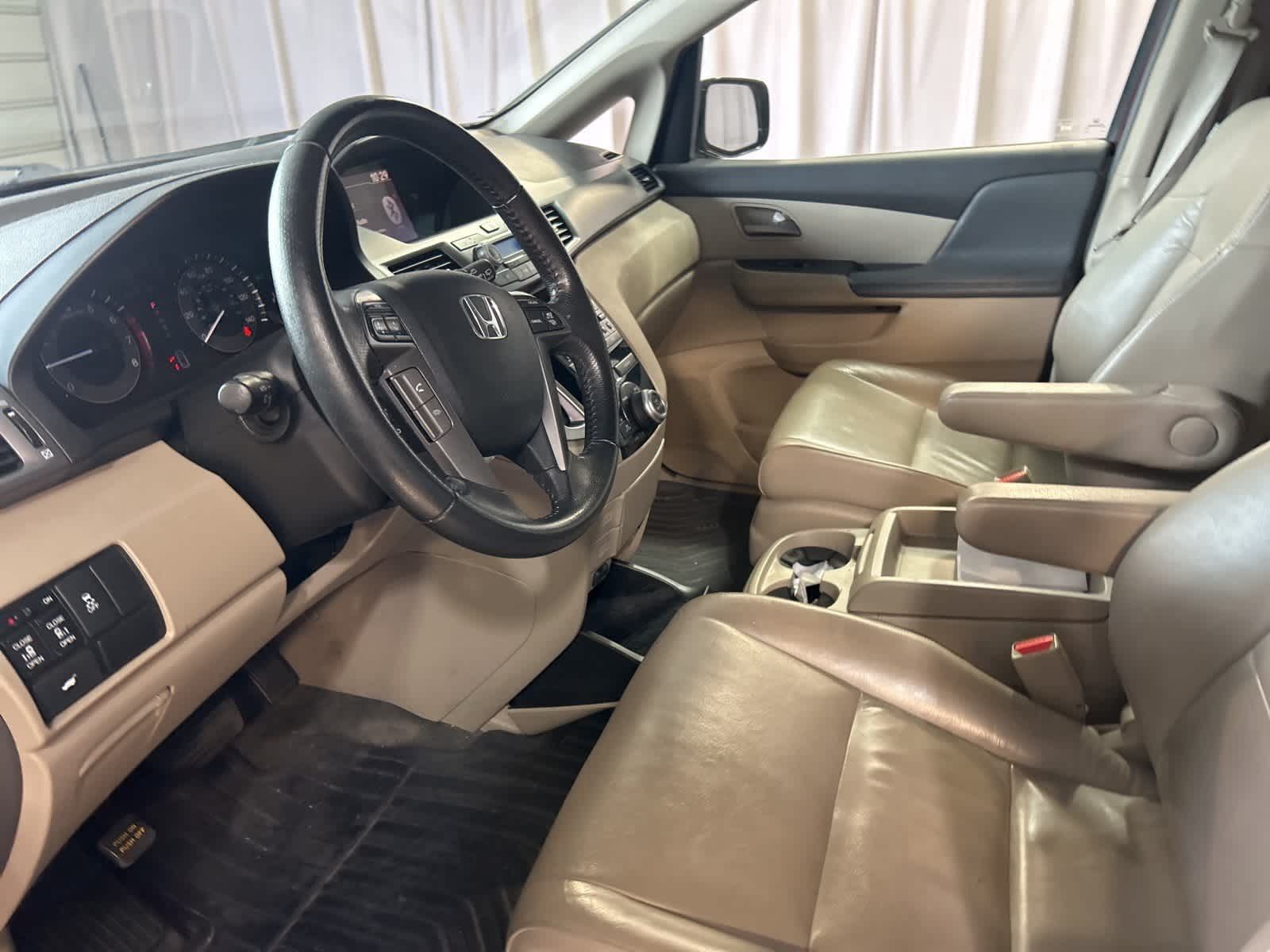 Thumbnail: 2012 Honda Odyssey - 23