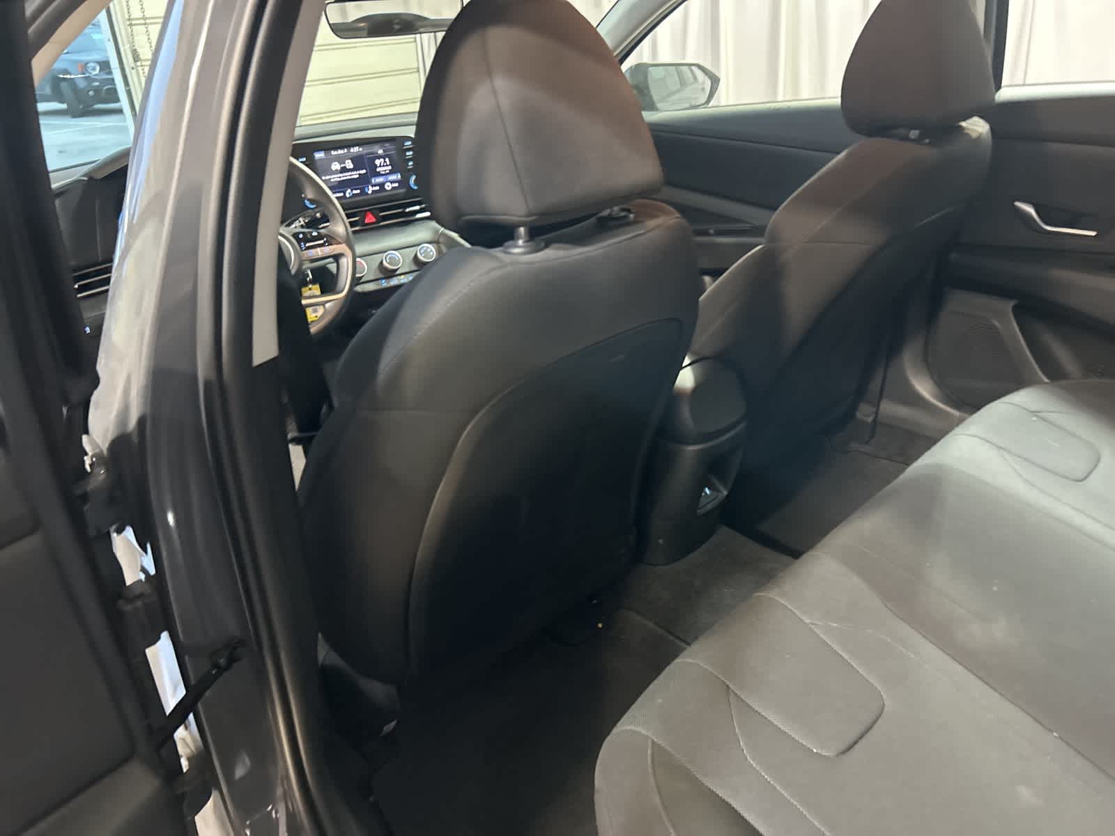 Thumbnail: 2025 Hyundai Elantra - 17