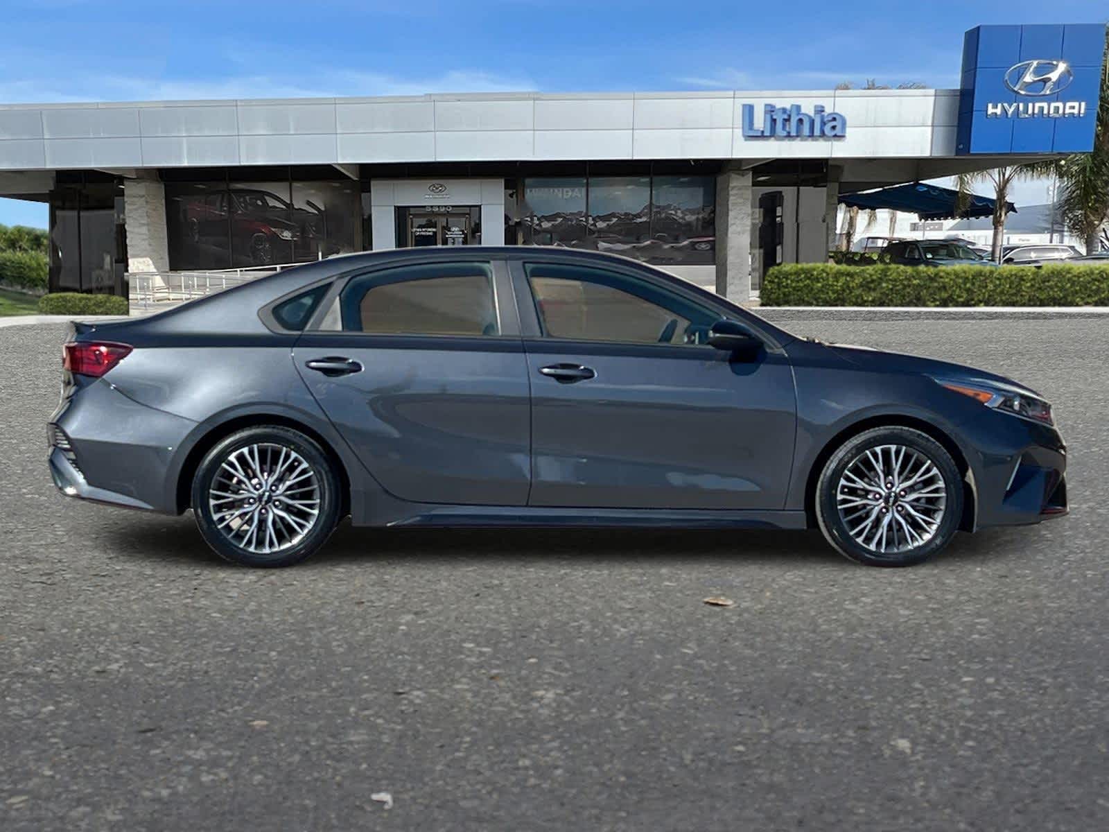 Thumbnail: 2022 Kia Forte - 9