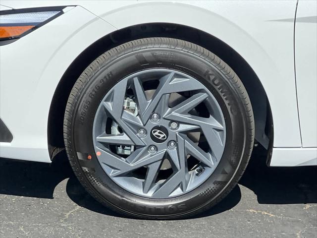 Thumbnail: 2025 Hyundai Elantra - 25