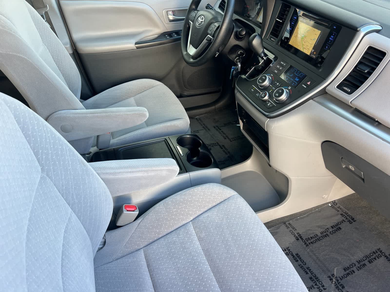 Thumbnail: 2017 Toyota Sienna - 18