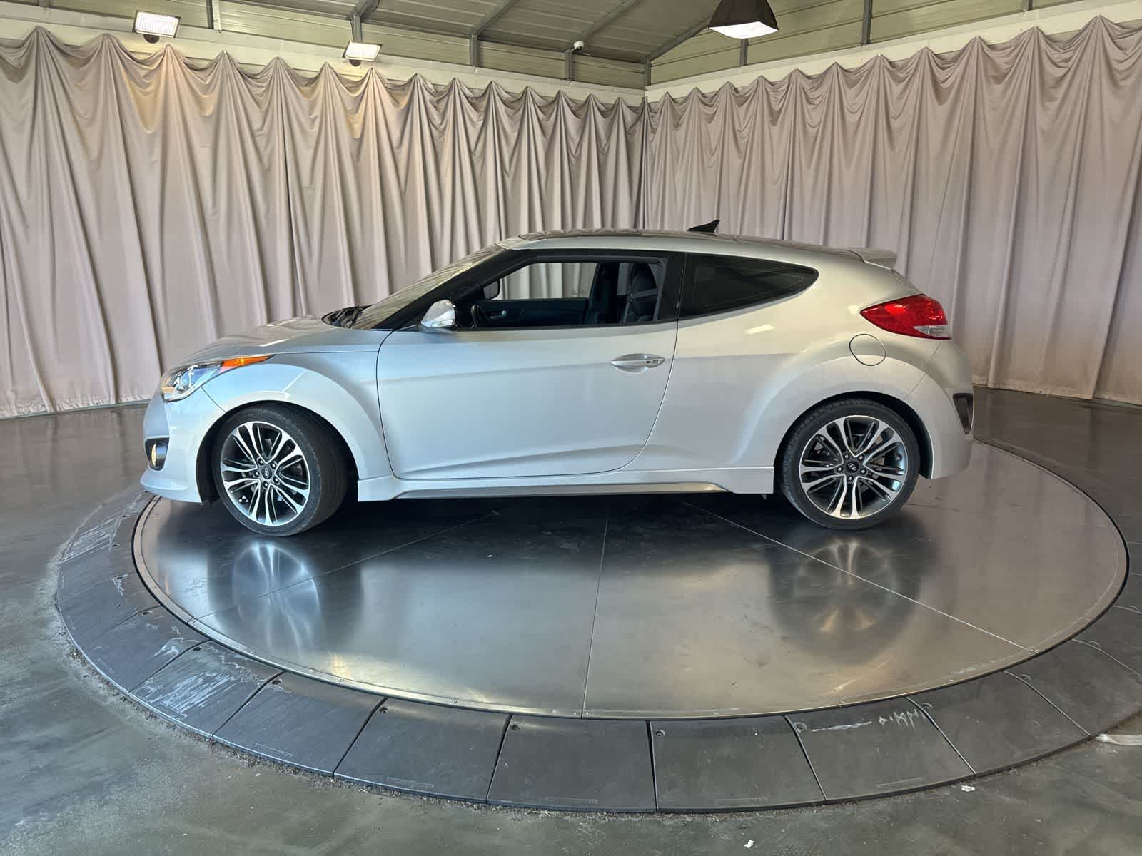 Thumbnail: 2016 Hyundai Veloster - 8