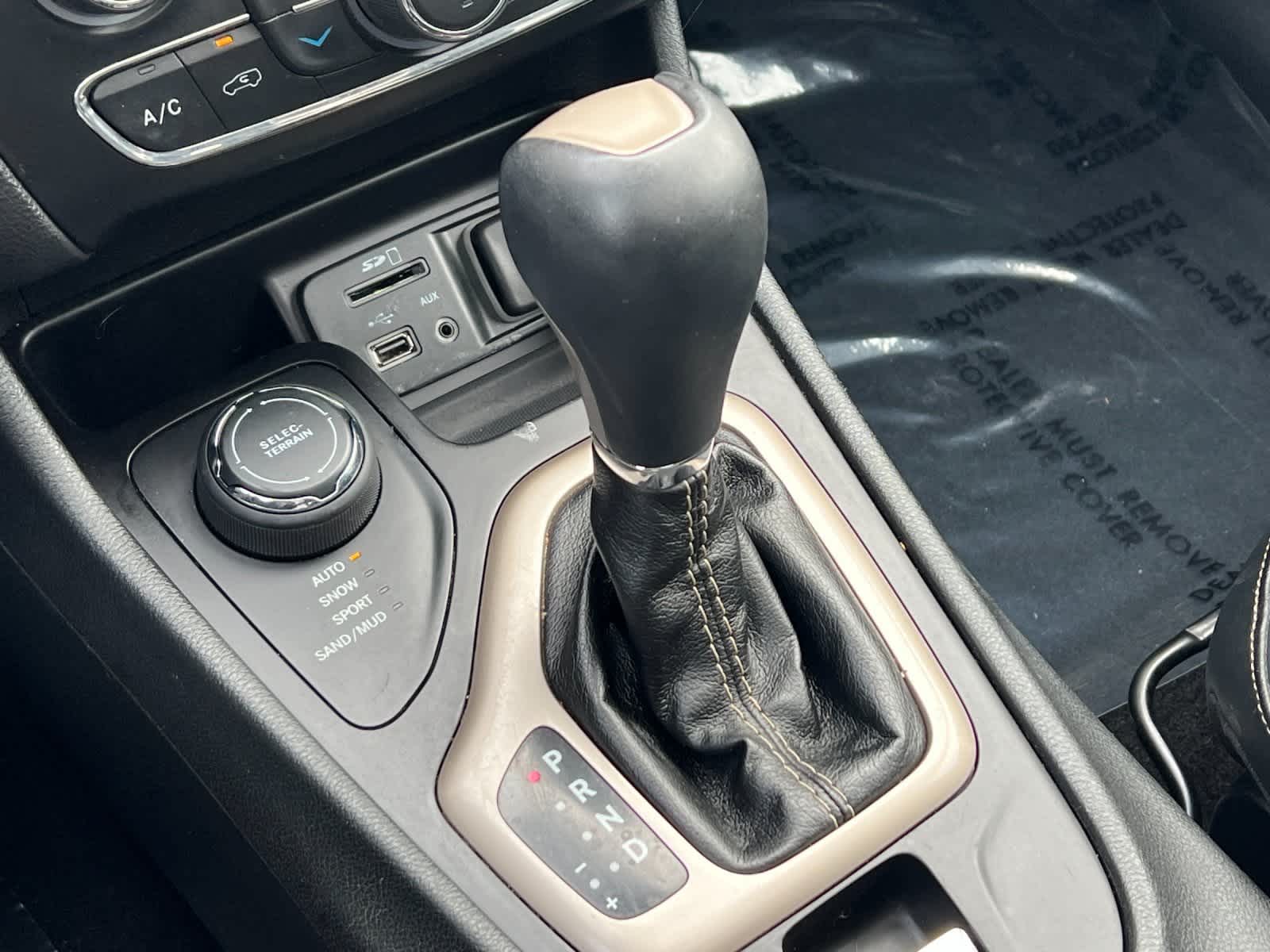 Thumbnail: 2015 Jeep Cherokee - 22