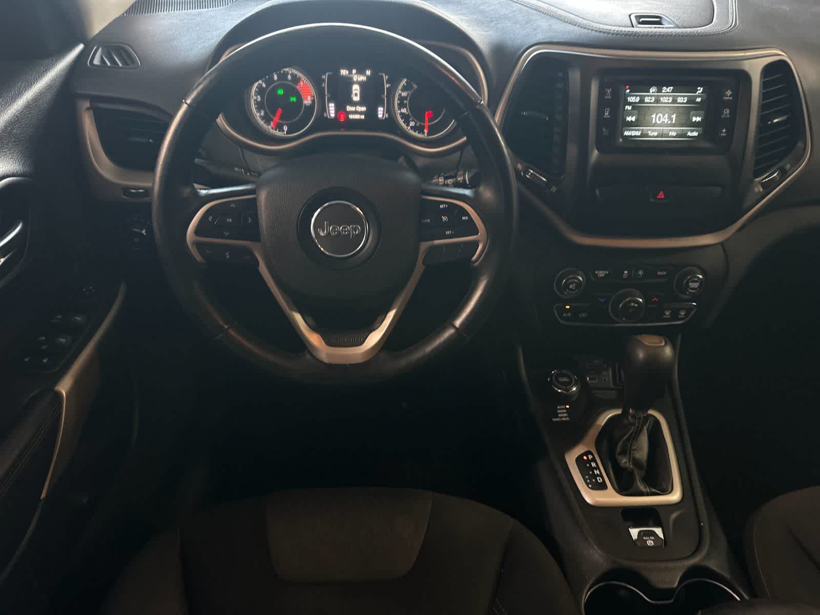 Thumbnail: 2018 Jeep Cherokee - 14