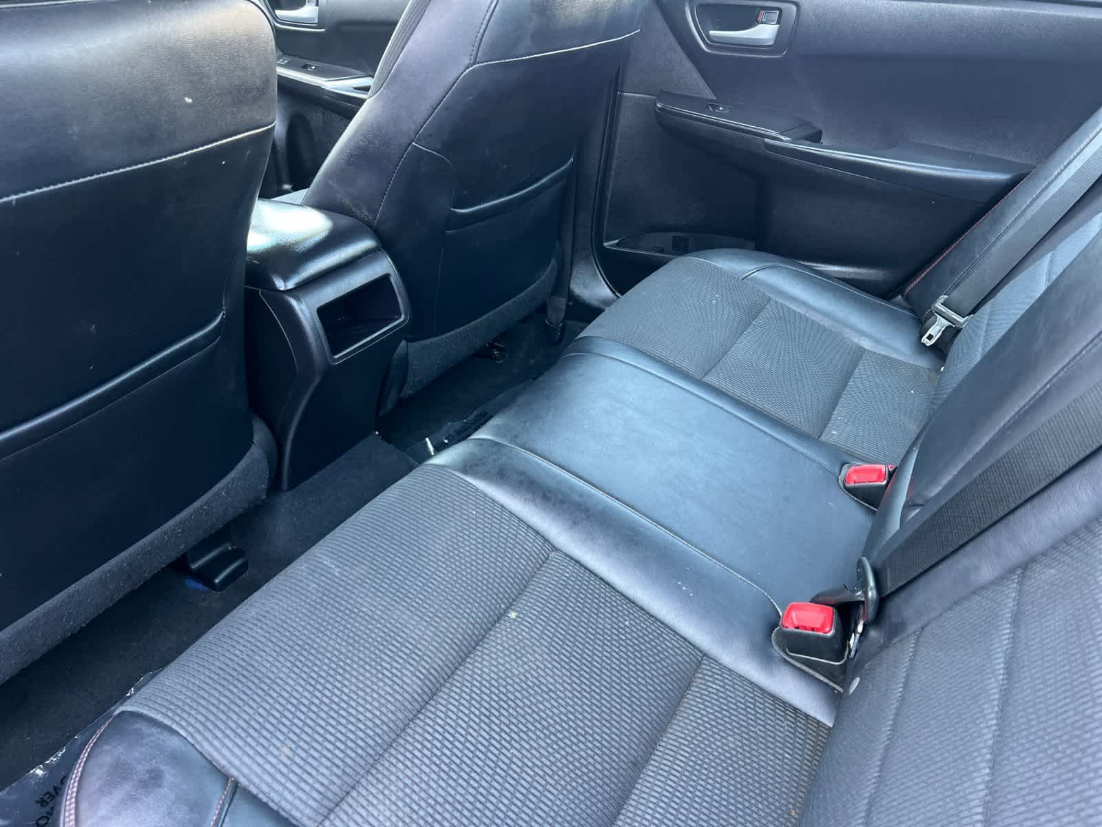 2017 Toyota Camry SE 4