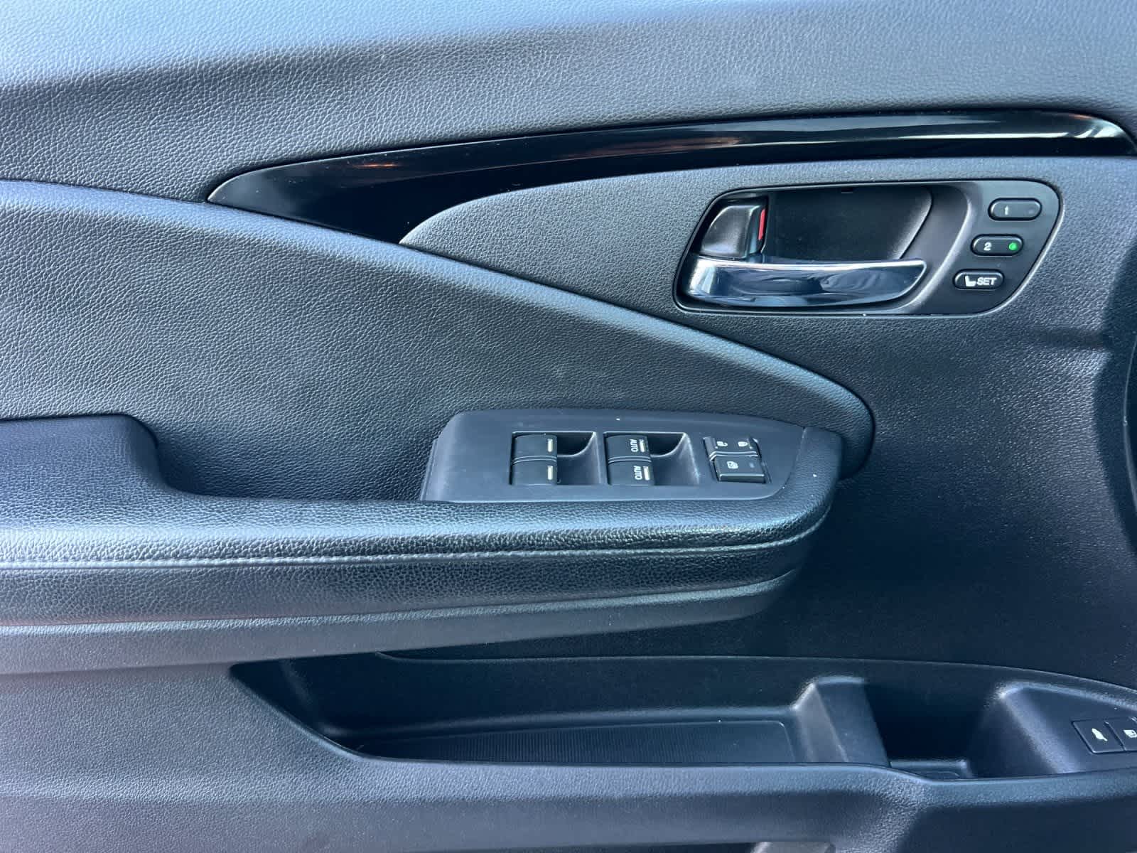 Thumbnail: 2018 Honda Pilot - 13