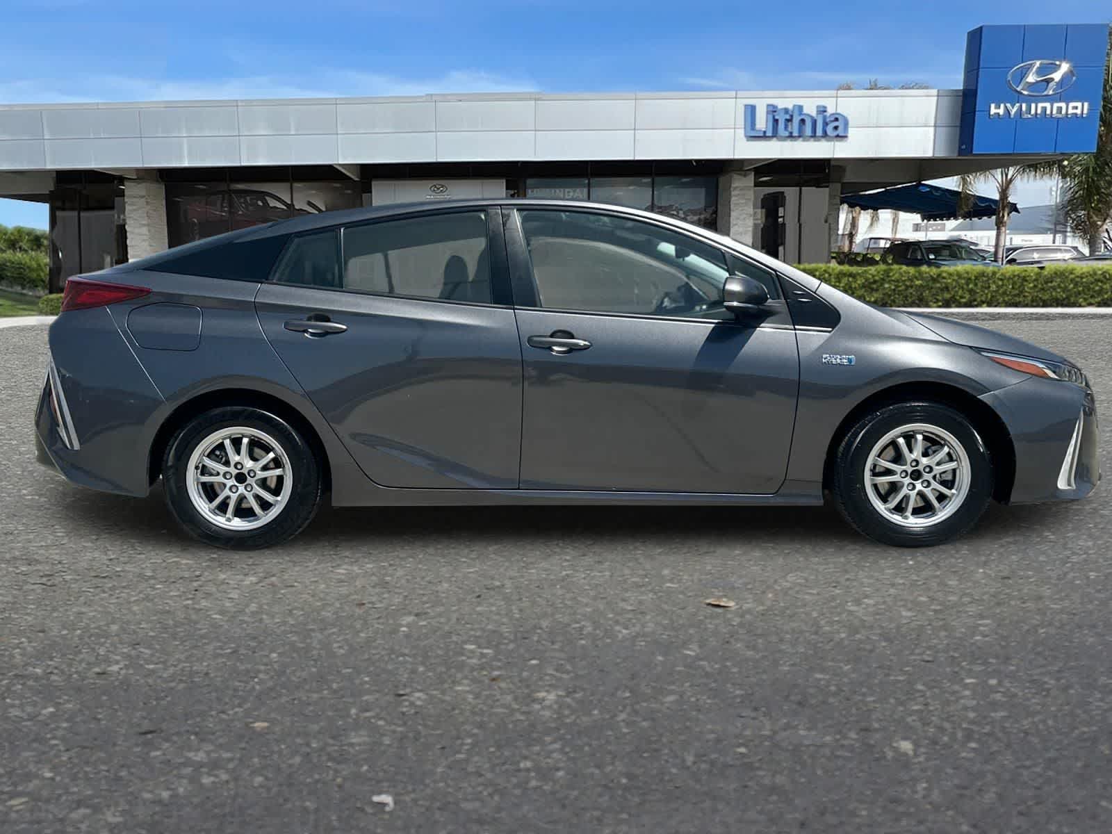 Thumbnail: 2022 Toyota Prius Prime - 9