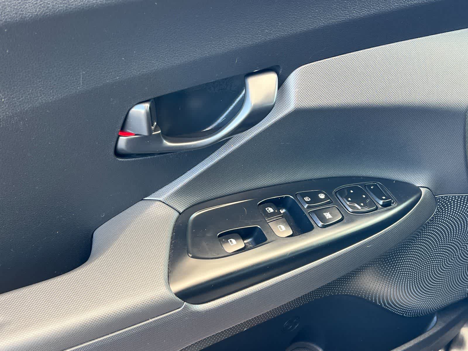 Thumbnail: 2022 Hyundai Veloster - 13