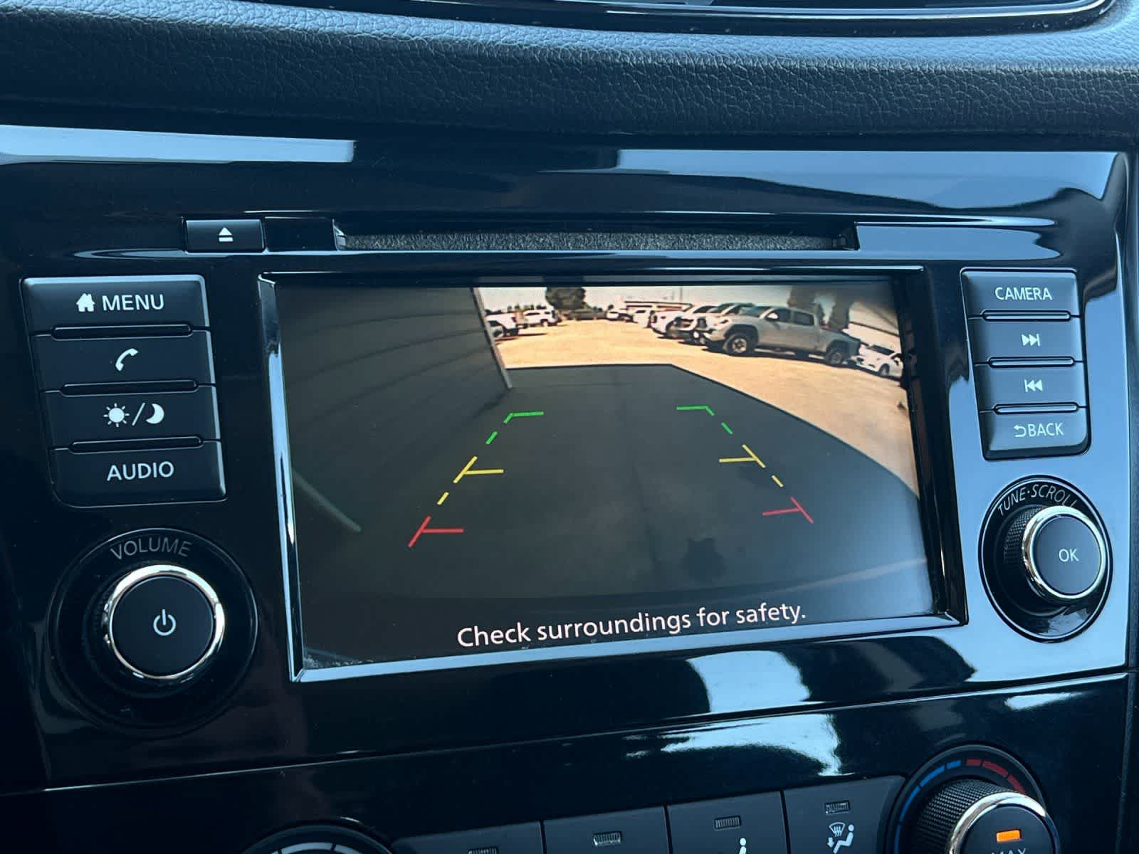 Thumbnail: 2020 Nissan Rogue Sport - 20