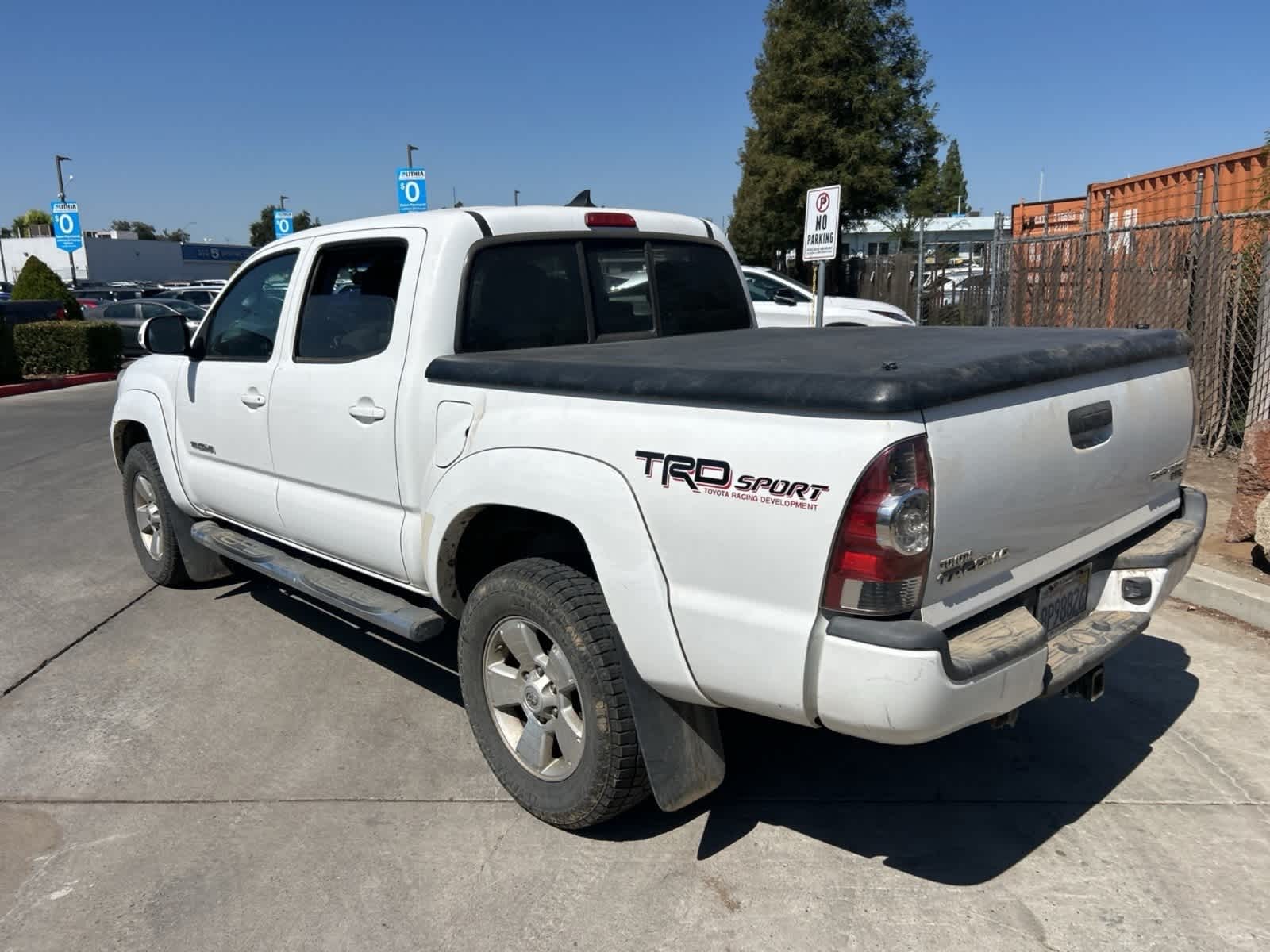 Thumbnail: 2014 Toyota Tacoma - 16
