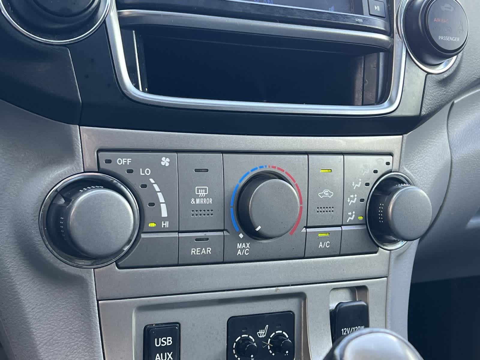 Thumbnail: 2013 Toyota Highlander - 21