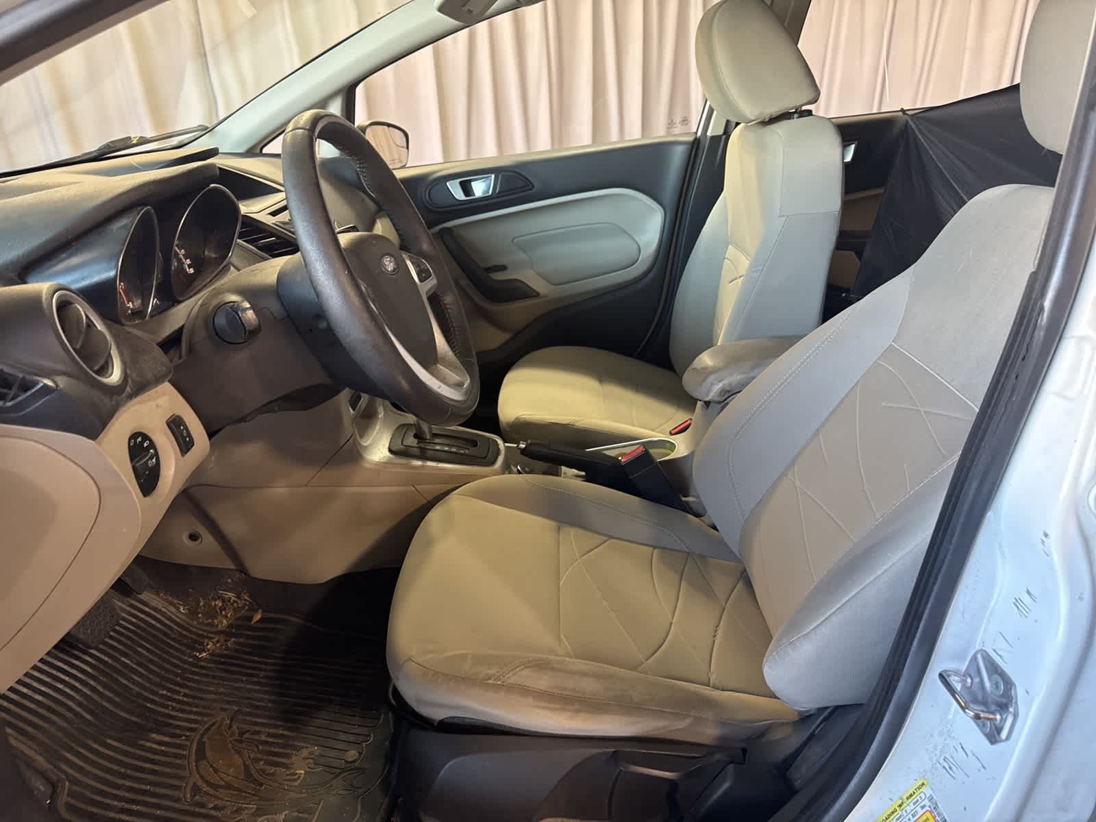 Thumbnail: 2014 Ford Fiesta - 16