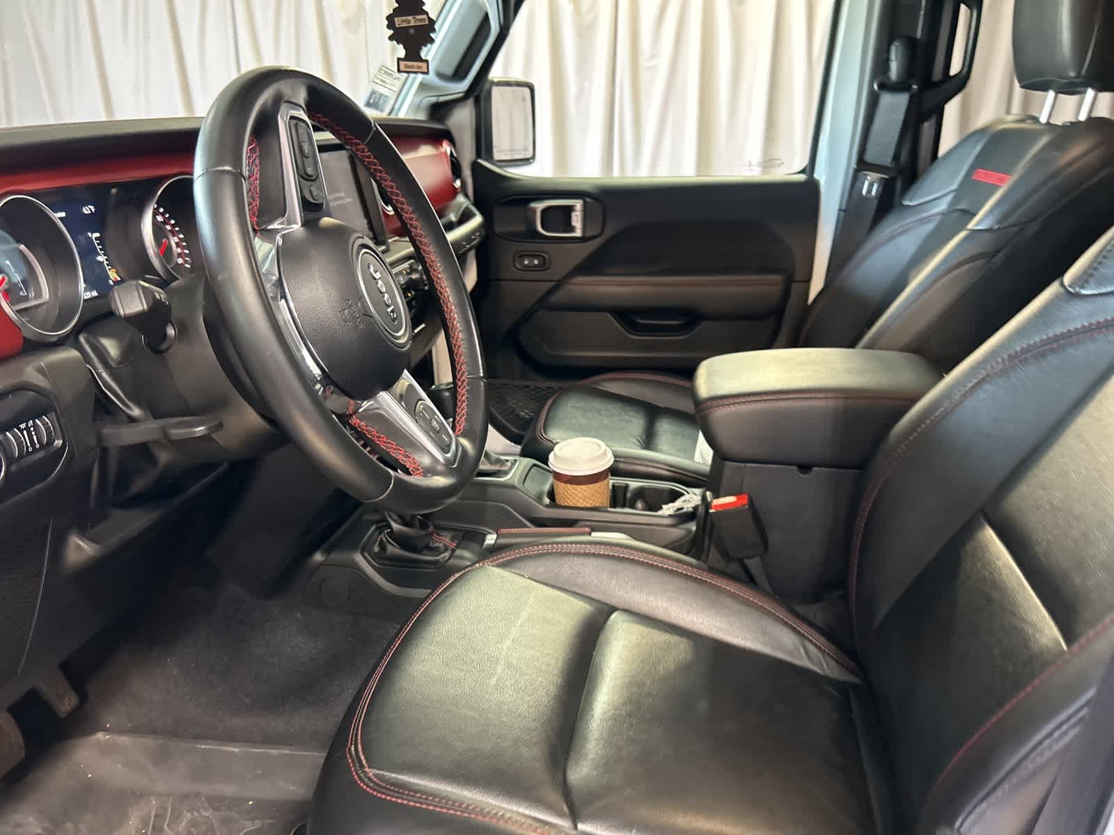 Thumbnail: 2022 Jeep Wrangler - 25