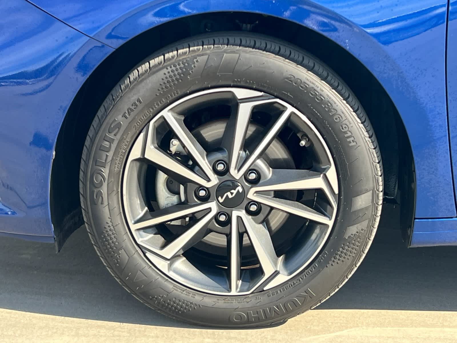 Thumbnail: 2022 Kia Forte - 23