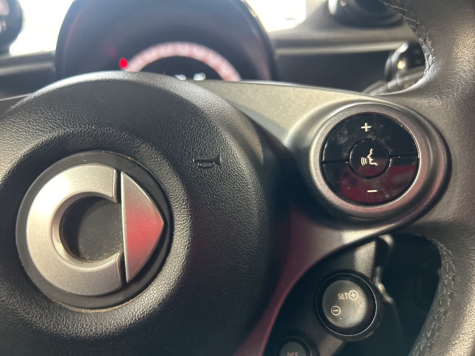 Thumbnail: 2016 smart fortwo - 28