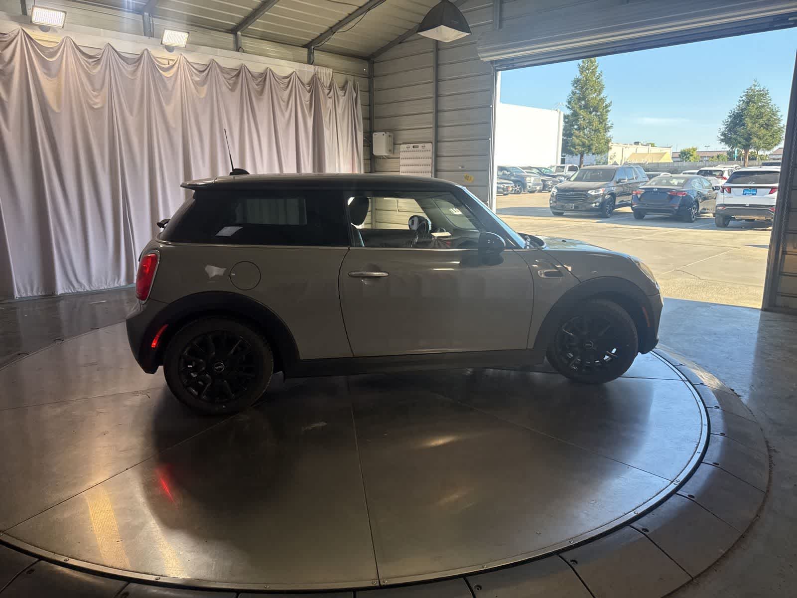 Thumbnail: 2016 MINI Cooper Hardtop - 3