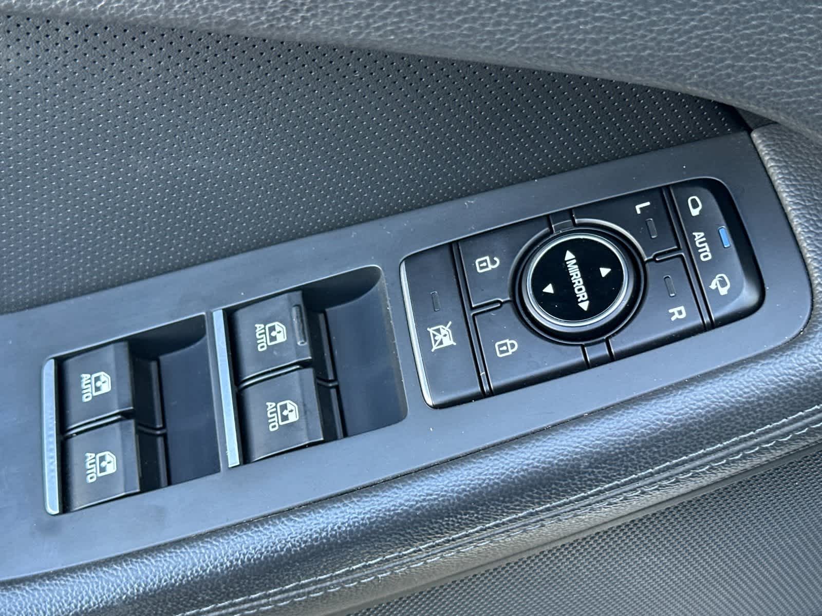 Thumbnail: 2018 Genesis G80 - 13