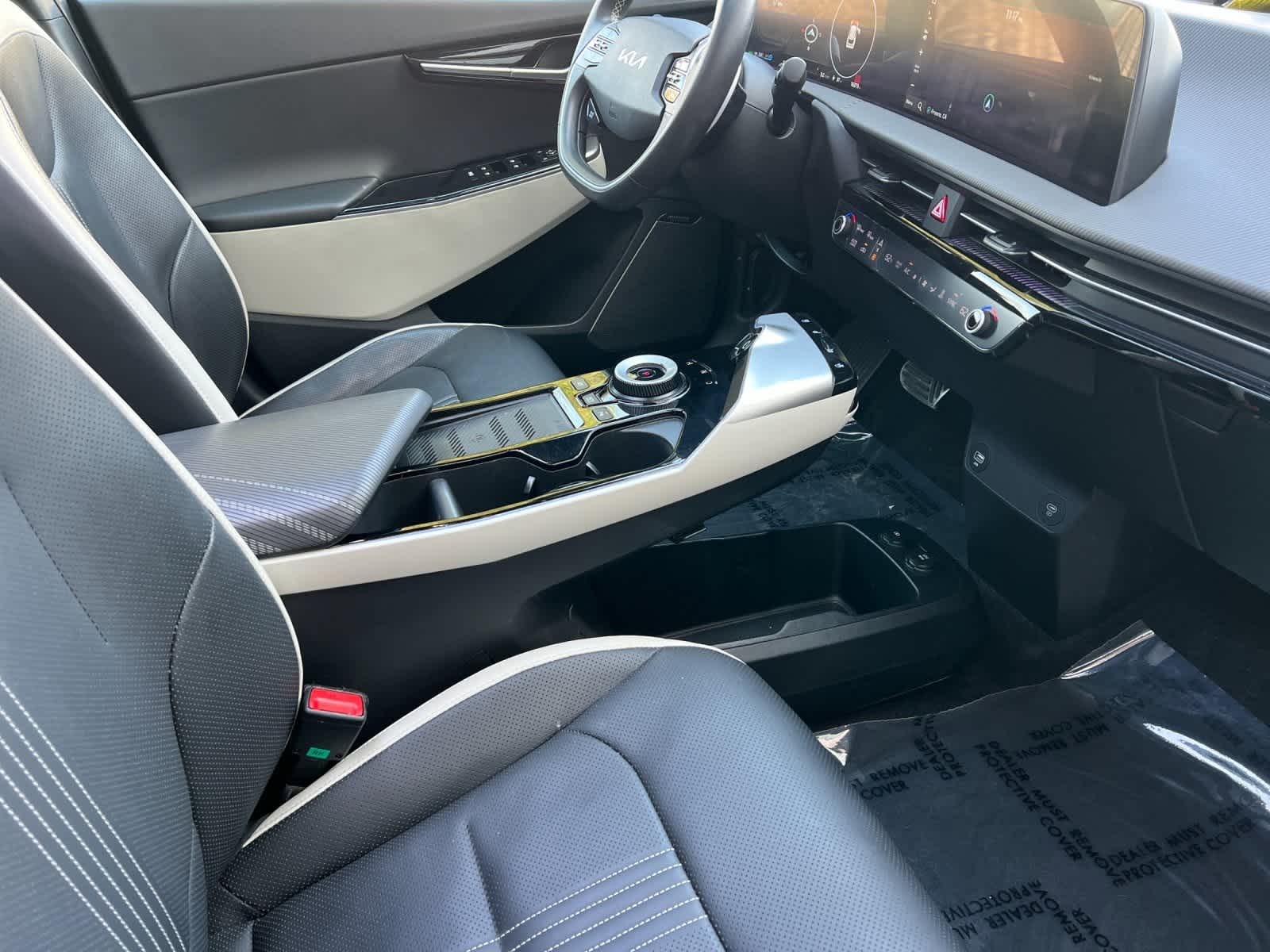 Thumbnail: 2022 Kia EV6 - 16